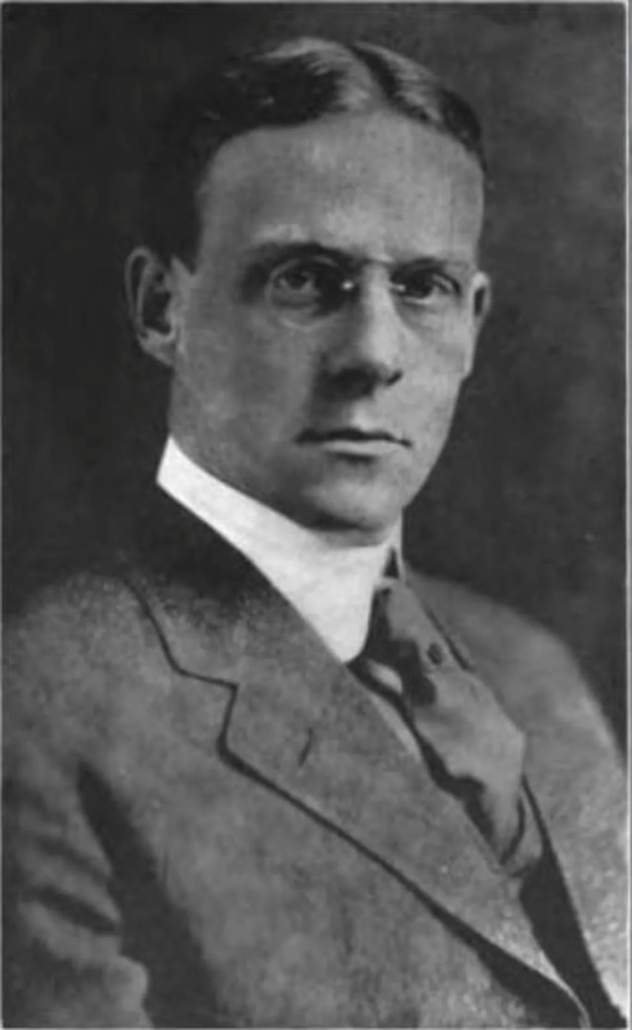 Portrait of Frank L. Packard (1877–1942) – memorial page