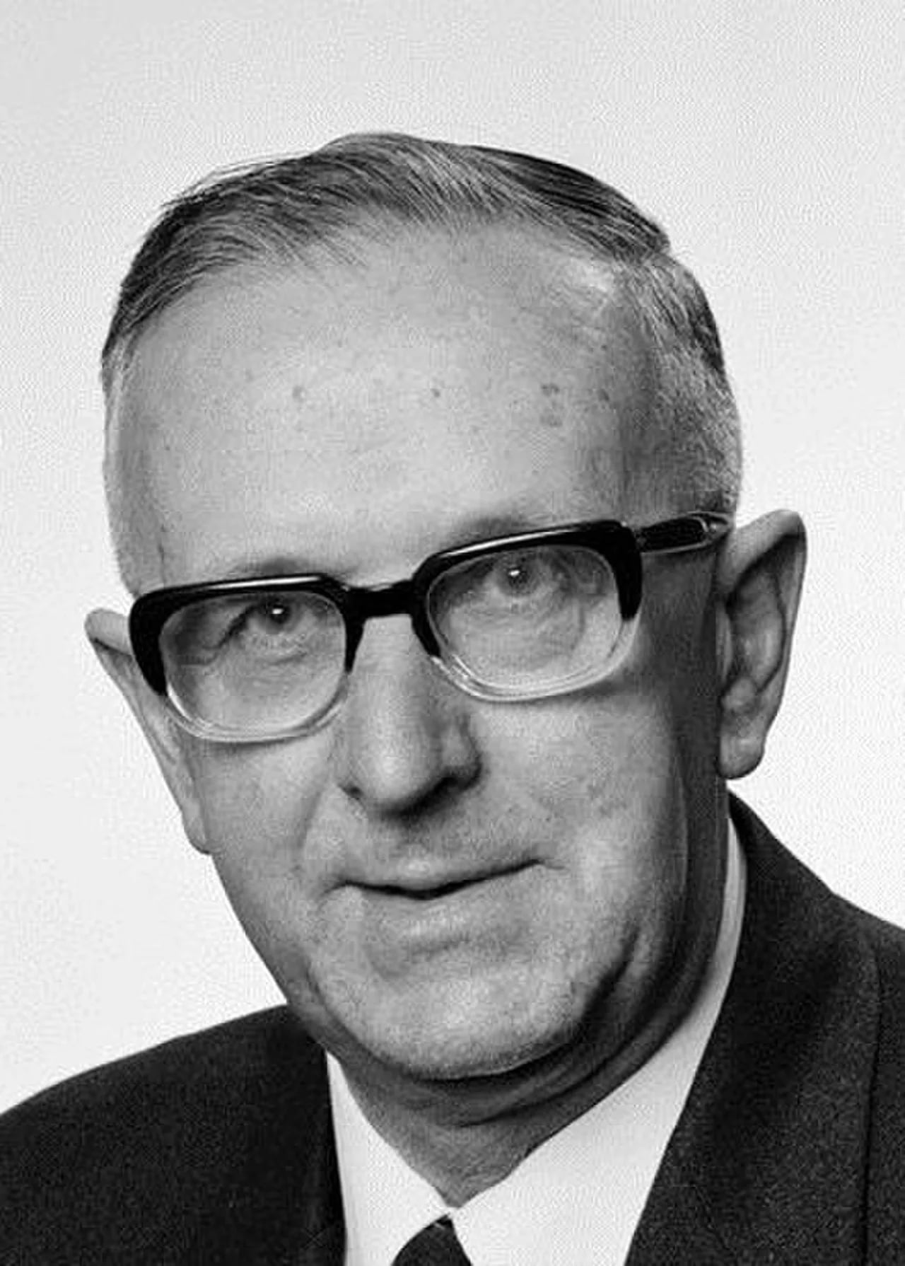 Porträt von Frank McManus (1905–1983) – Gedenkseite