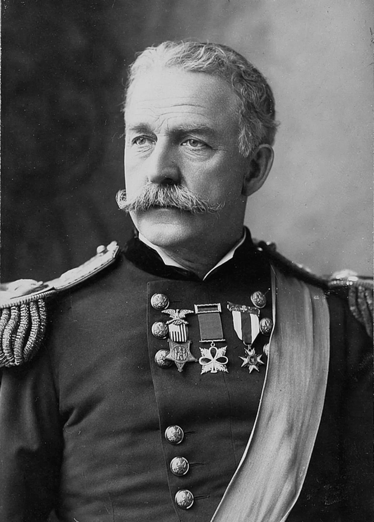 Porträt von Nelson Appleton Miles (1839–1925) – Gedenkseite