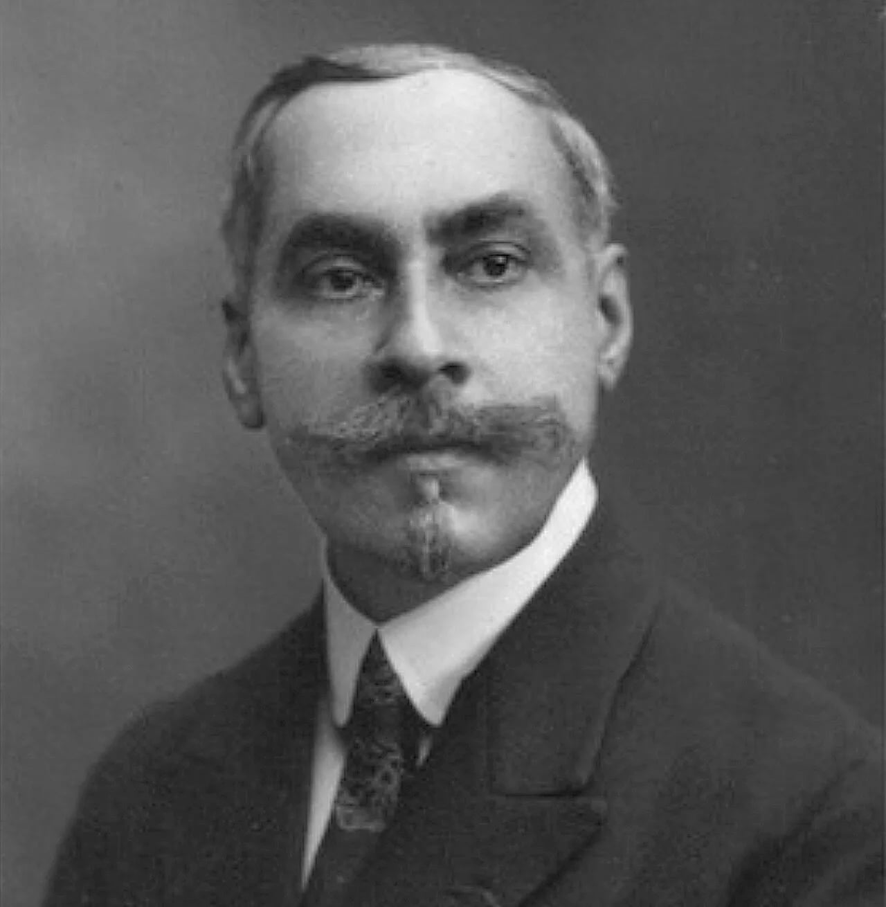 Porträt von Jonathan Manassé Demolon (1869–1946) – Gedenkseite