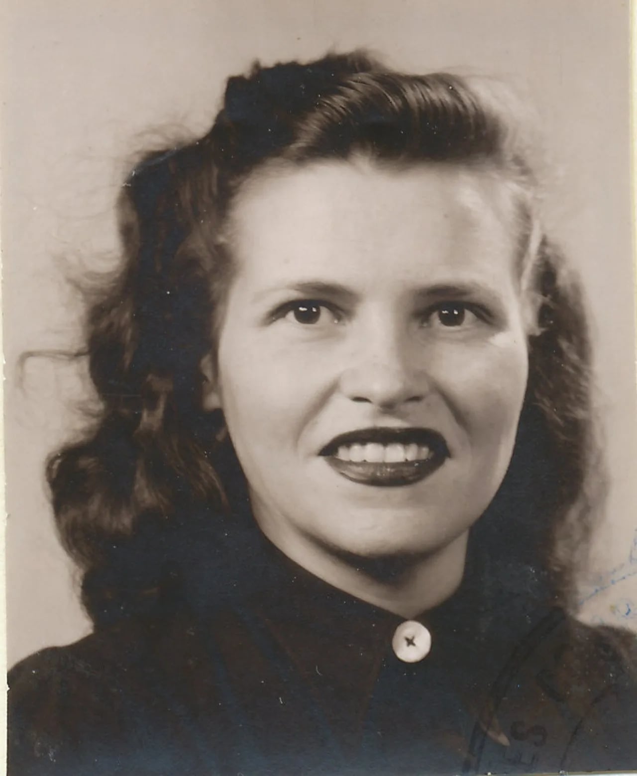 Porträt von Noëlla Rouget (1919–2020) – Gedenkseite
