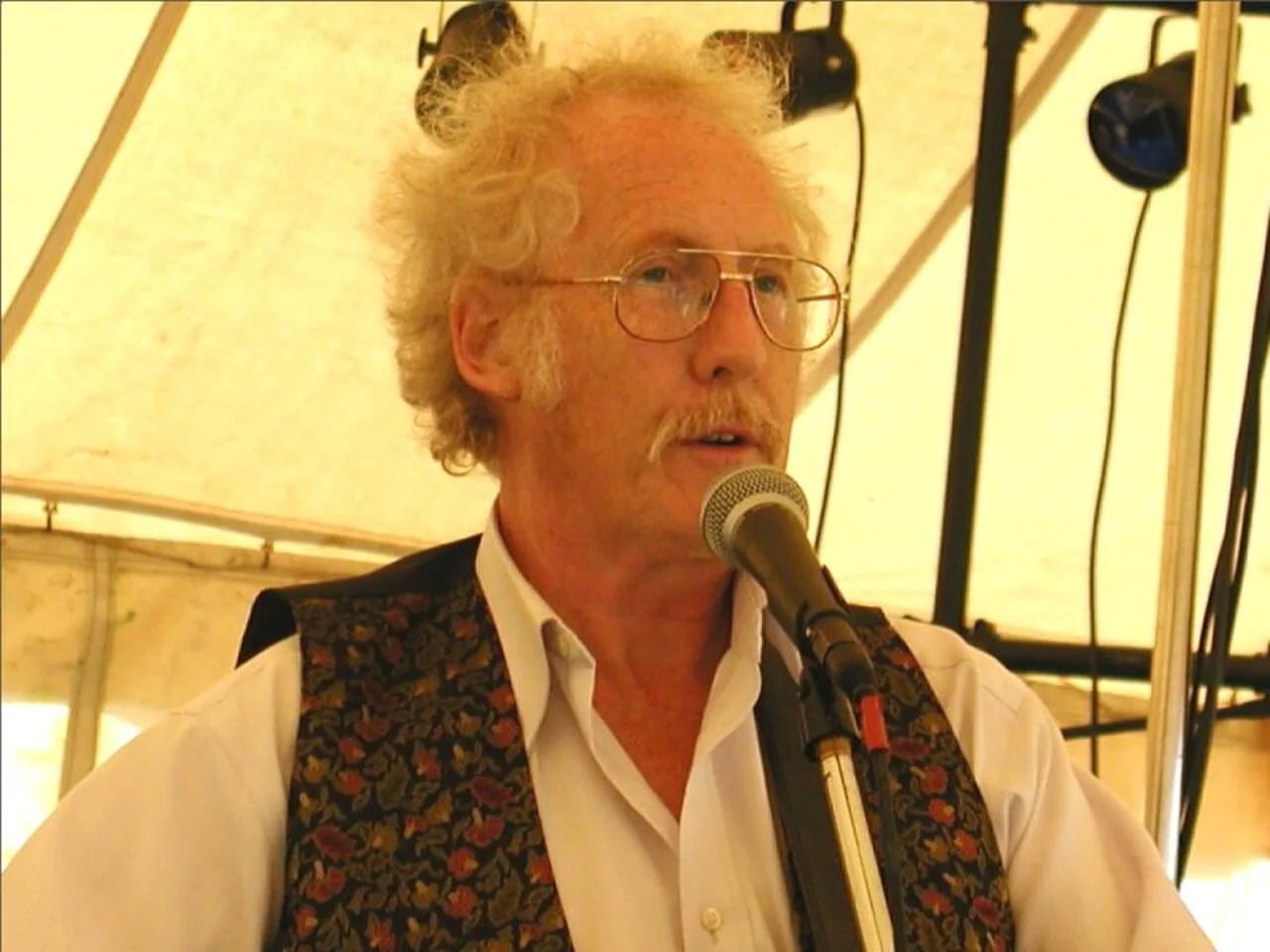 Portrait of Fred Wedlock (1942–2010) – memorial page