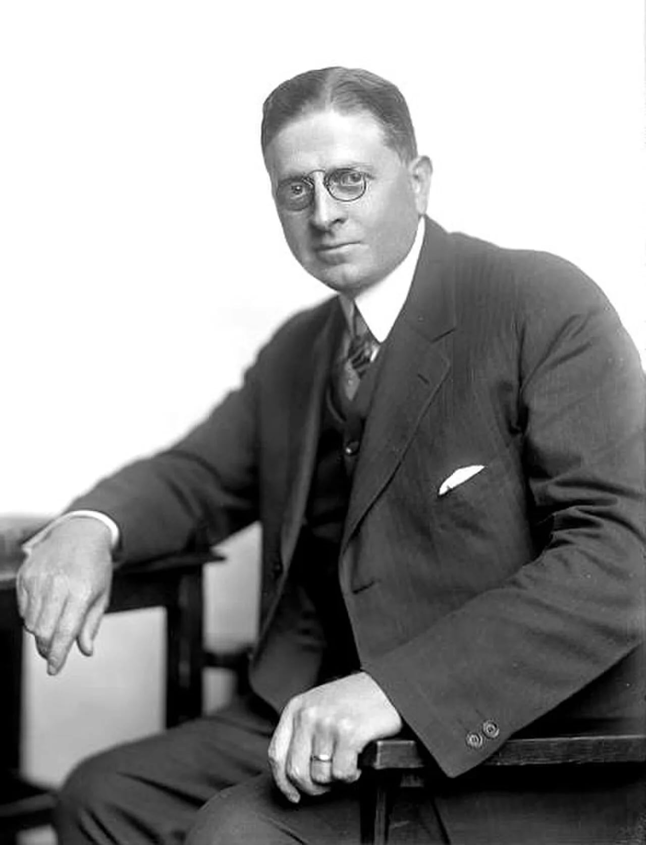 Portrait of Frederick B. Moorehead (1875–1944) – memorial page