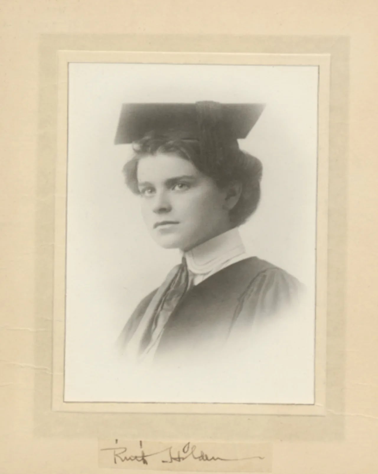 Portrait of Ruth Holden (1890–1917) – memorial page