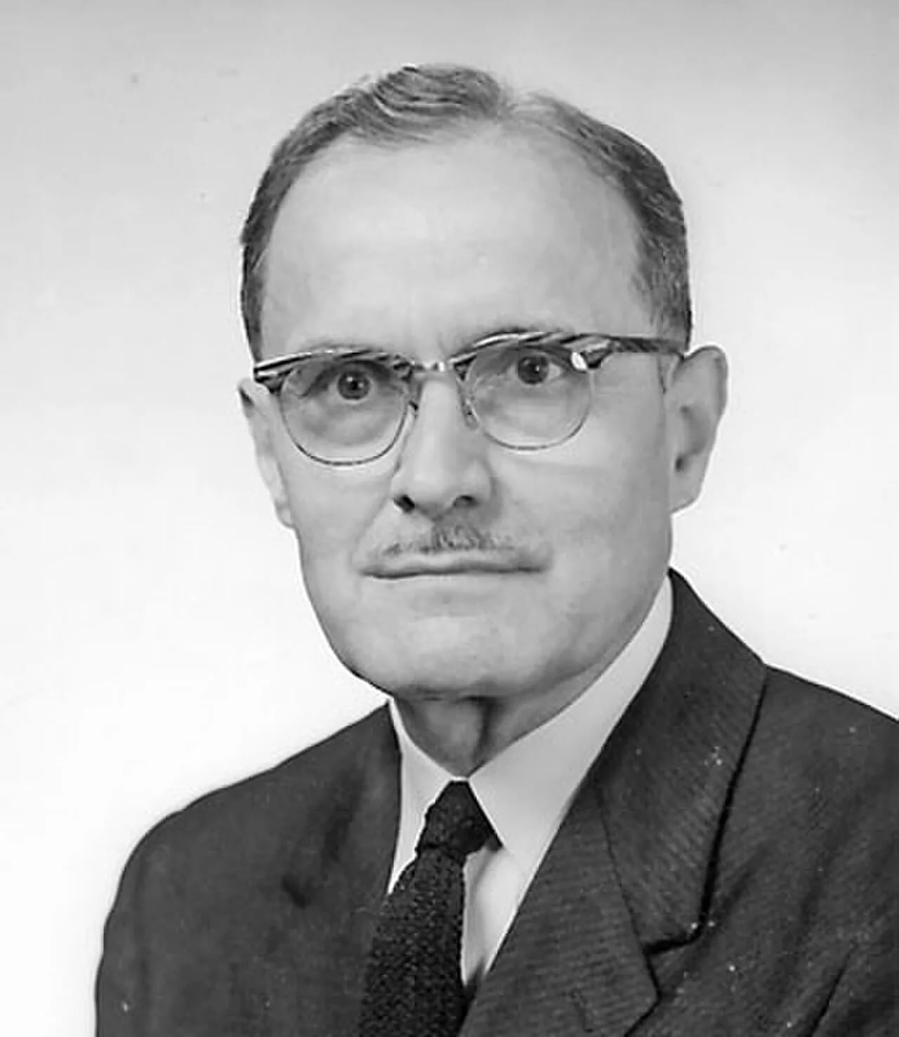Porträt von Garnie W. McGinty (1900–1984) – Gedenkseite