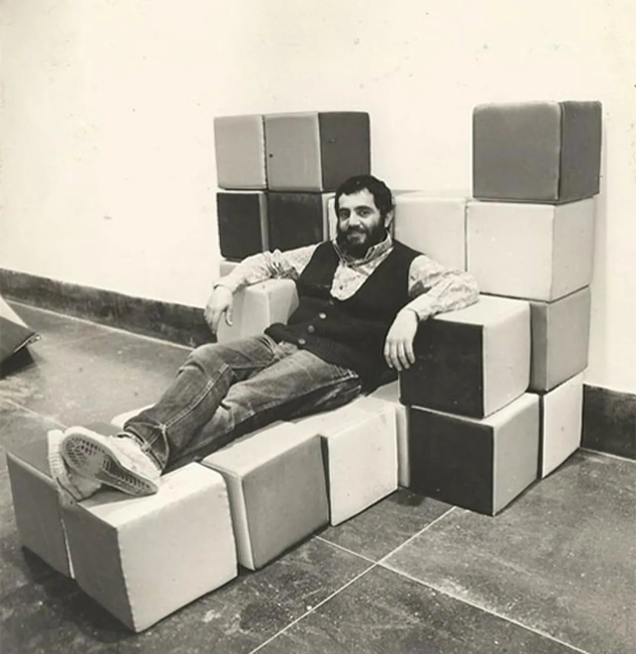 Portrait of Yizchak Izika Gaon (1938–1997) – memorial page