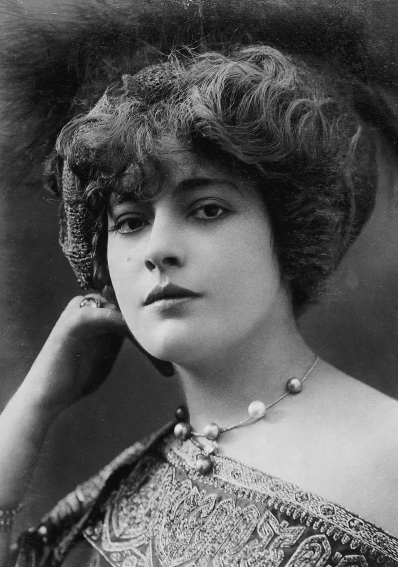 Portrait of Geneviève Lantelme (1883–1911) – memorial page