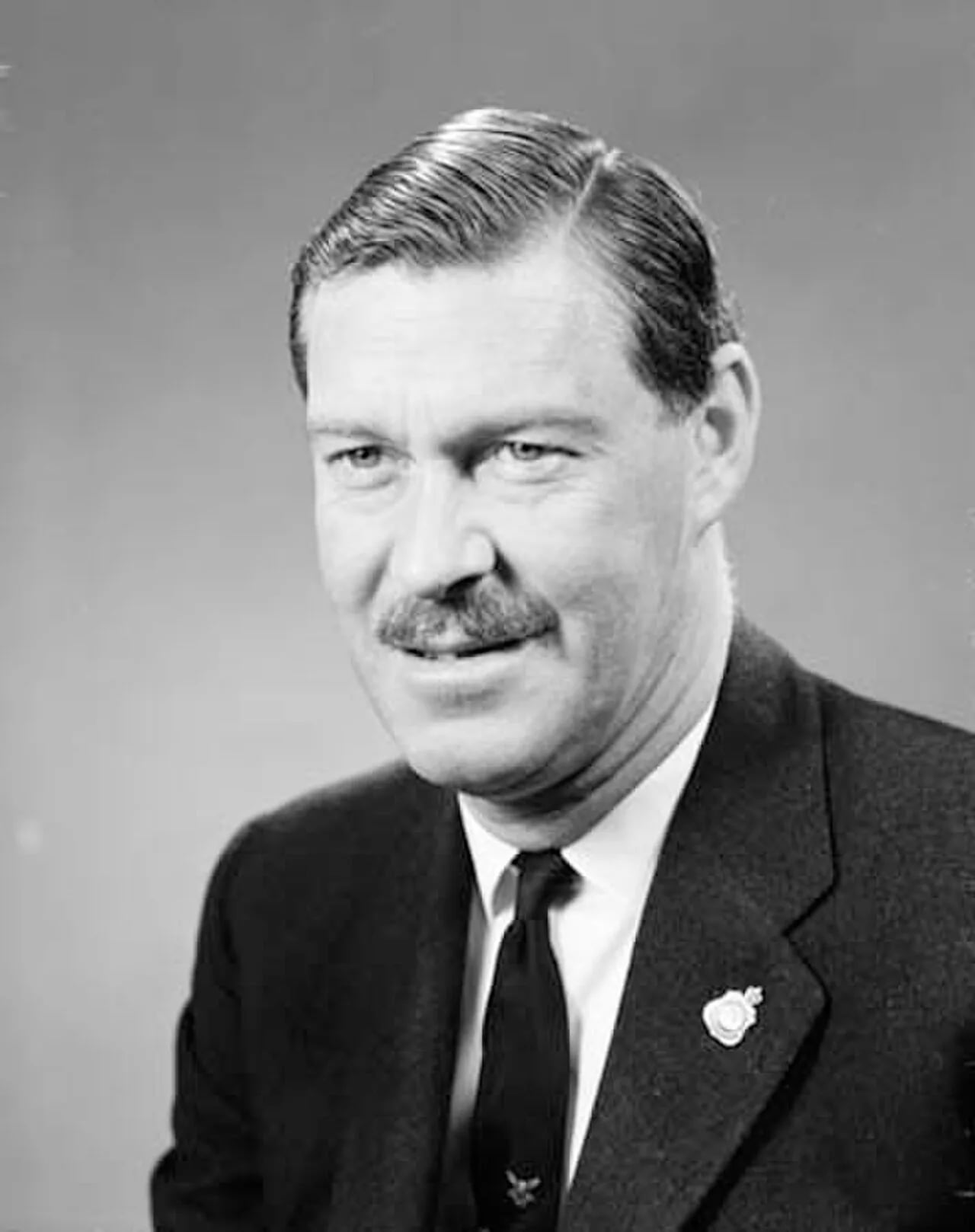 Portrait of Geoffrey Giles (1923–1990) – memorial page