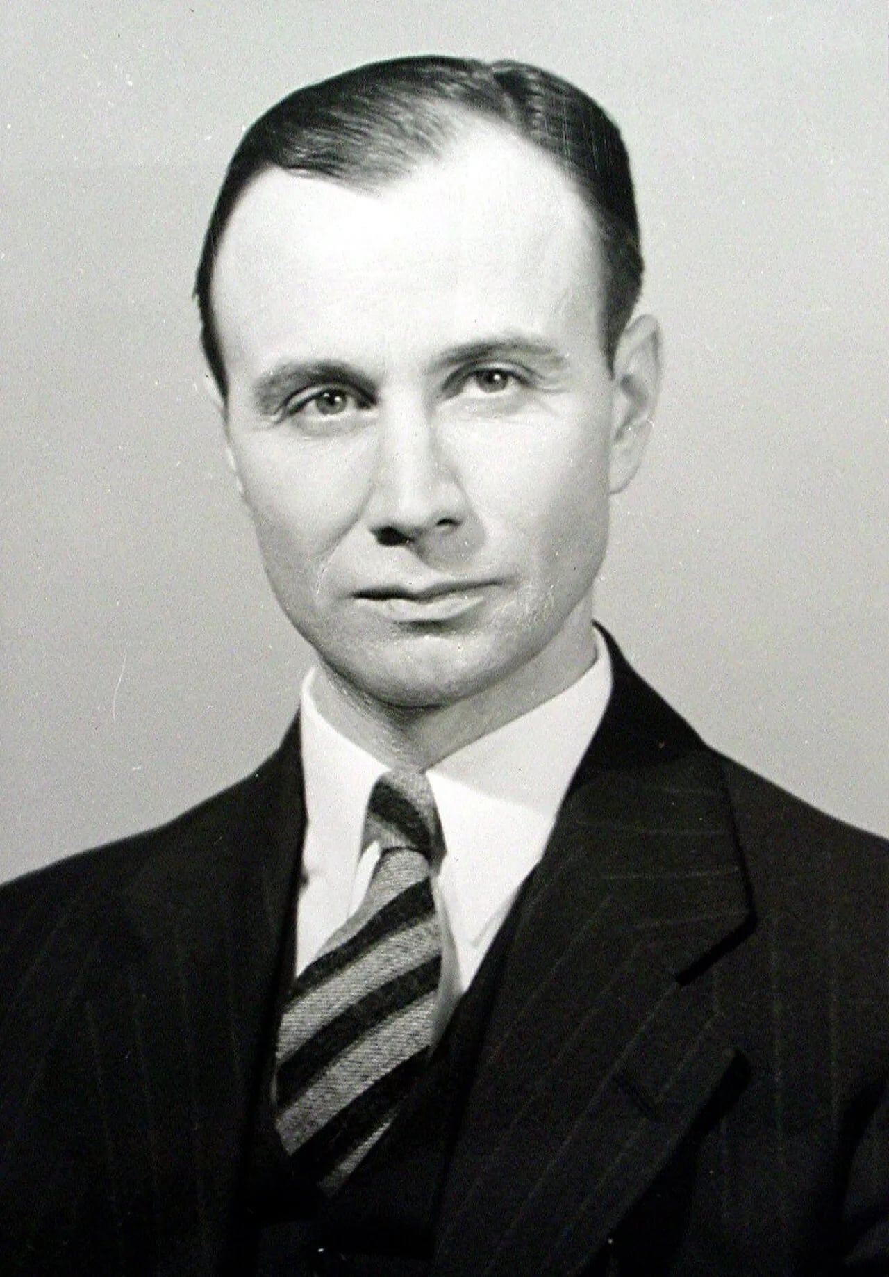 Porträt von George K. James (1904–1994) – Gedenkseite