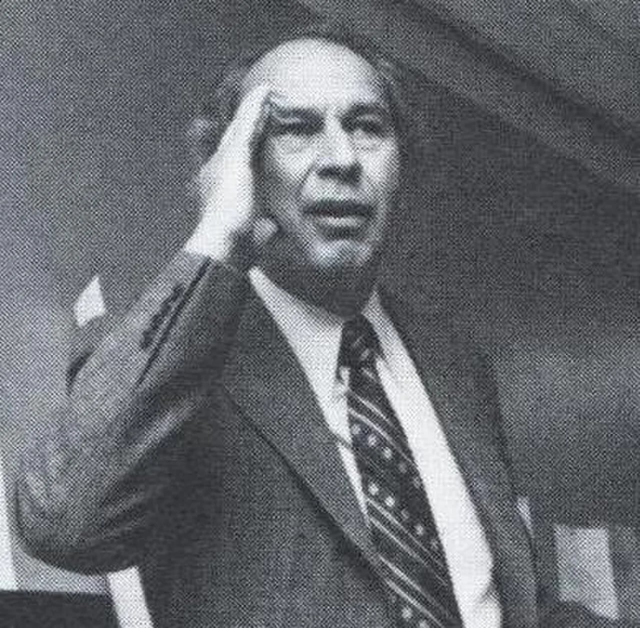 Portrait of George Lois (1931–2022) – memorial page