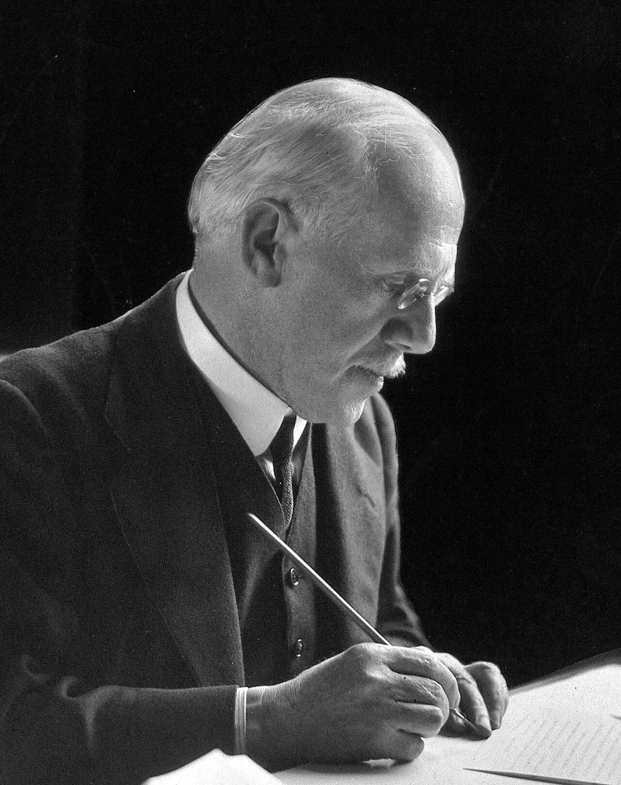 Portrait of George Newman (1870–1948) – memorial page