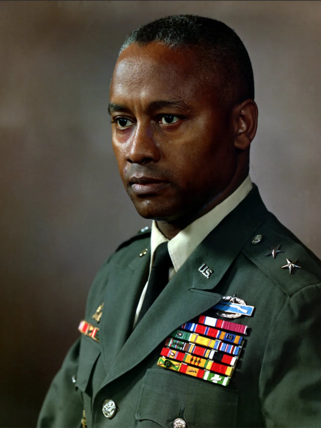 Portrait of Frederic E. Davison (1917–1999) – memorial page