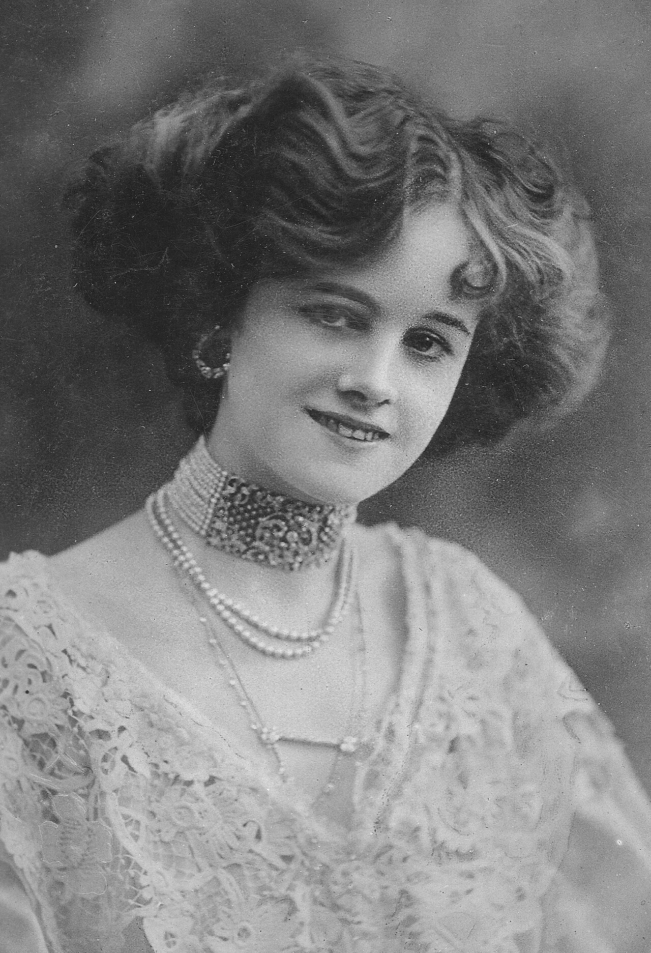 Portrait of Gertie Millar (1879–1952) – memorial page