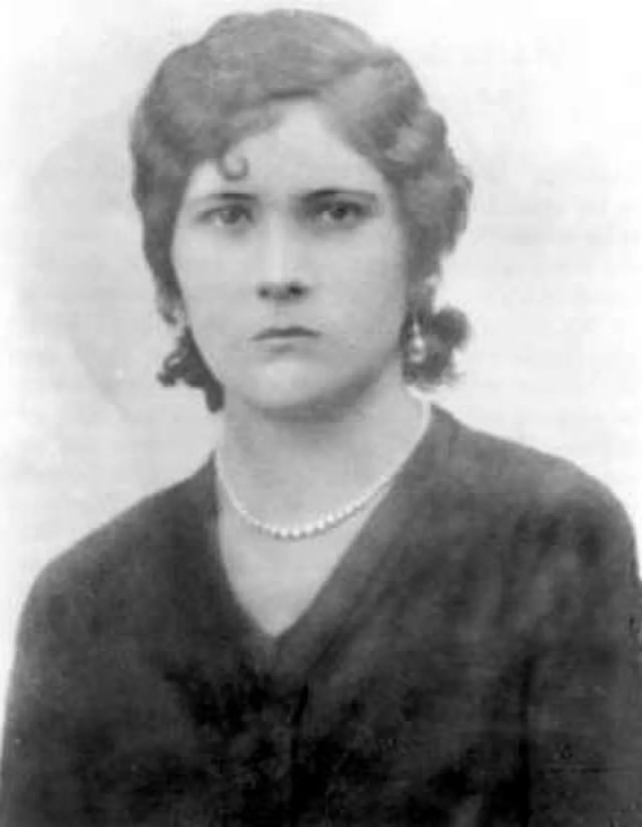 Portrait of María de la Luz Cirenia Camacho González (1907–1934) – memorial page