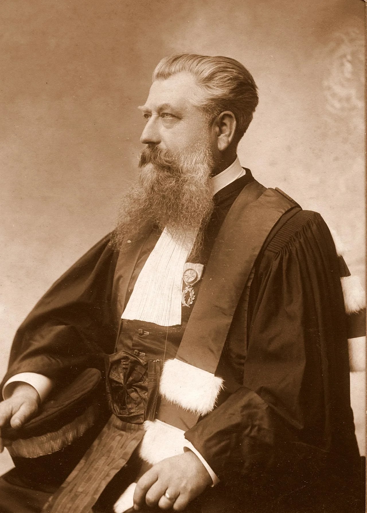 Porträt von Joseph Delfour (1852–1919) – Gedenkseite