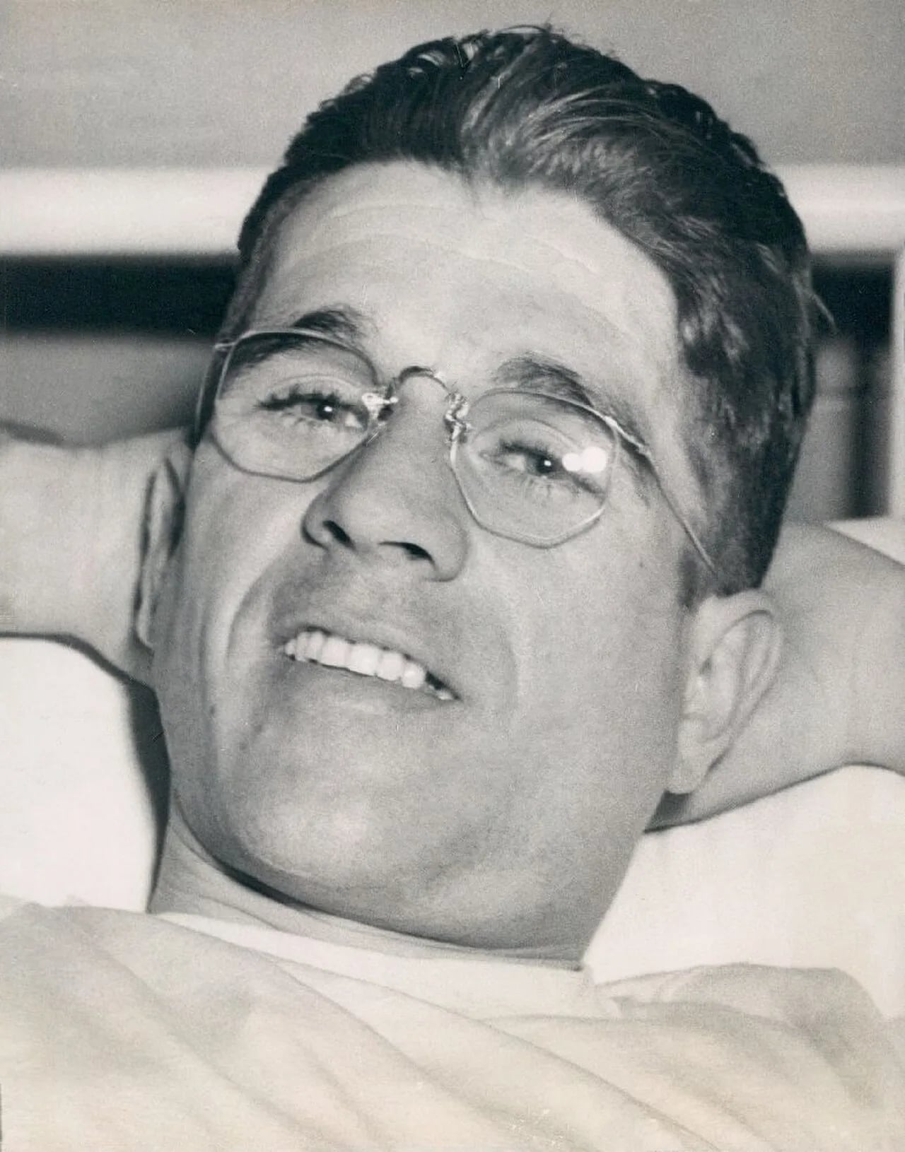 Portrait of Gil Dodds (1918–1977) – memorial page