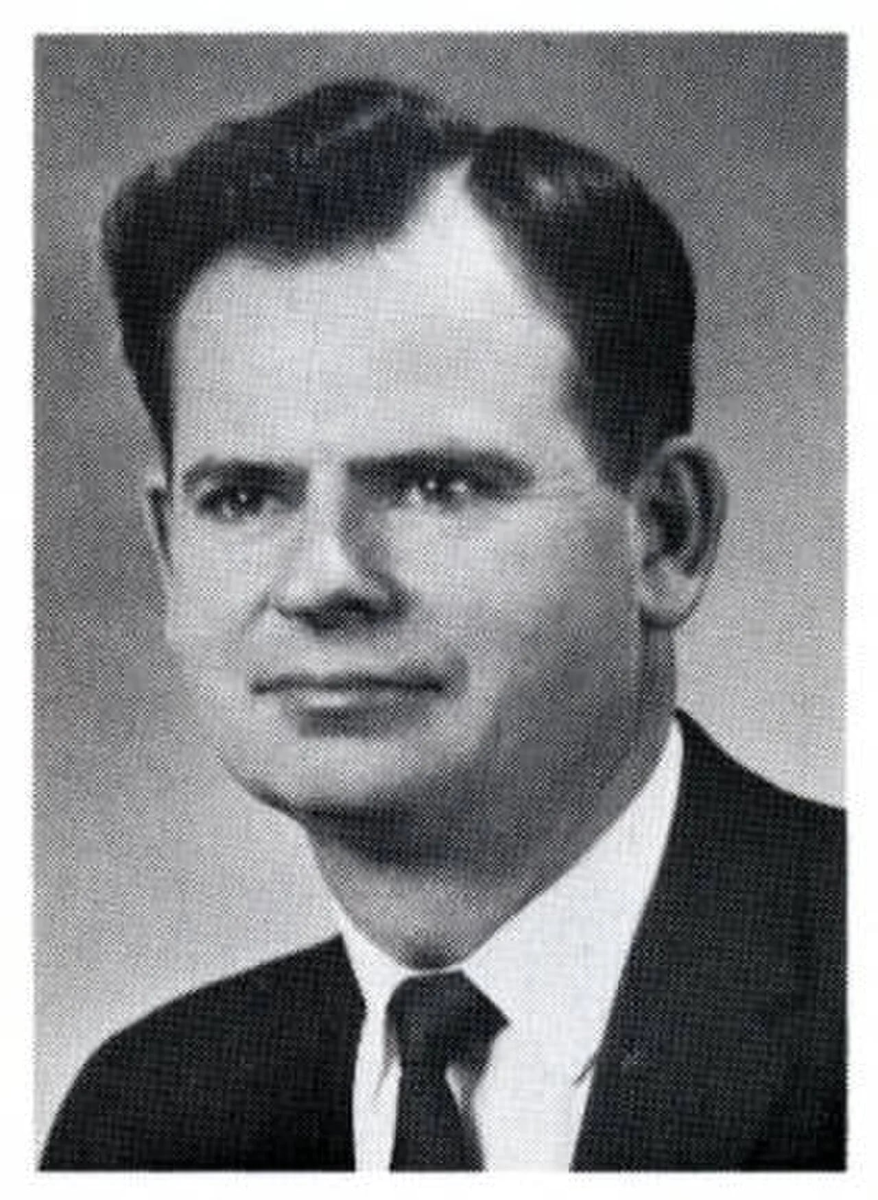 Portrait of Gilbert Esau (1919–2012) – memorial page