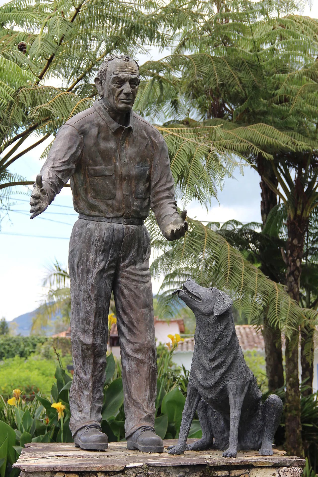 Portrait of Gilberto Echeverri Mejía (1936–2003) – memorial page