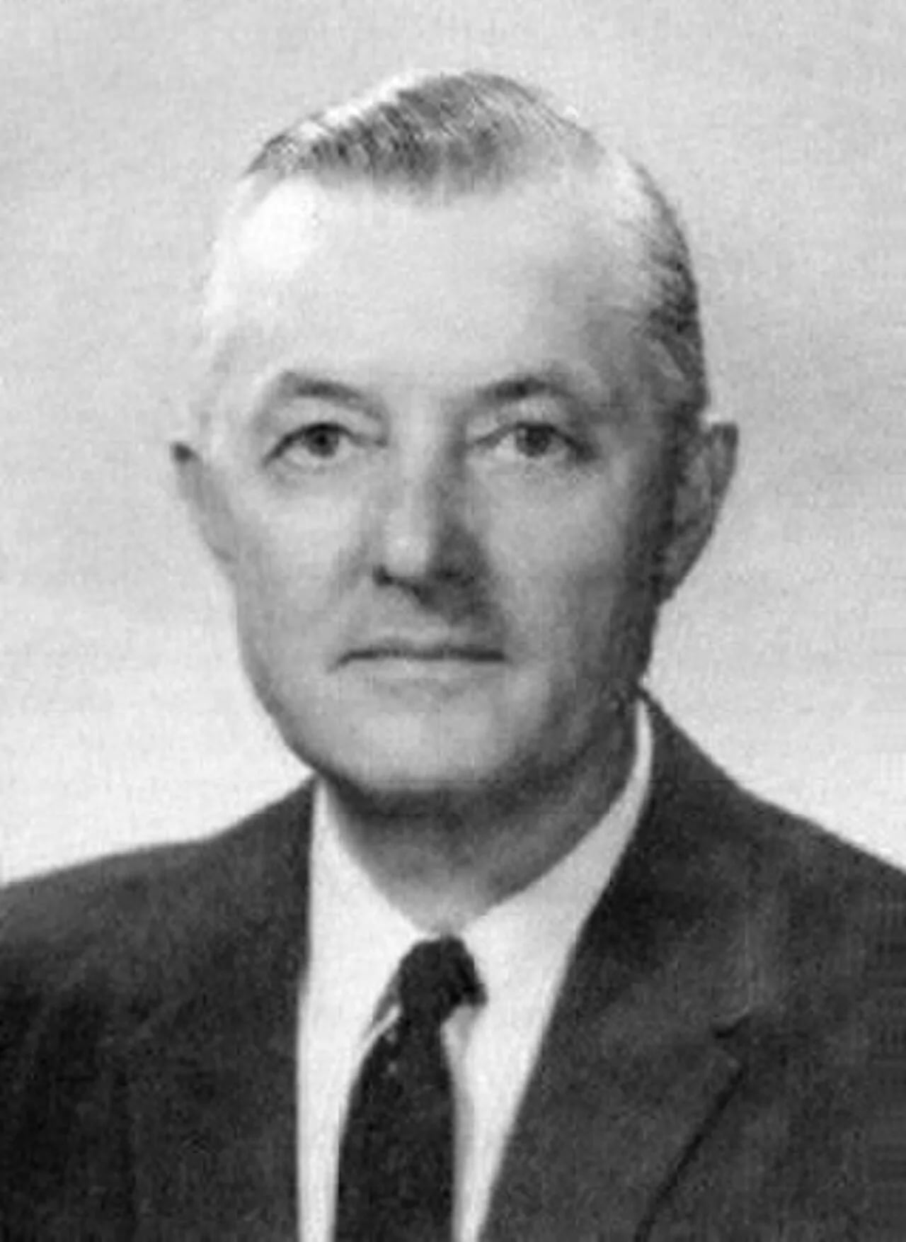 Portrait of Girard Edward Kalbfleisch (1899–1990) – memorial page