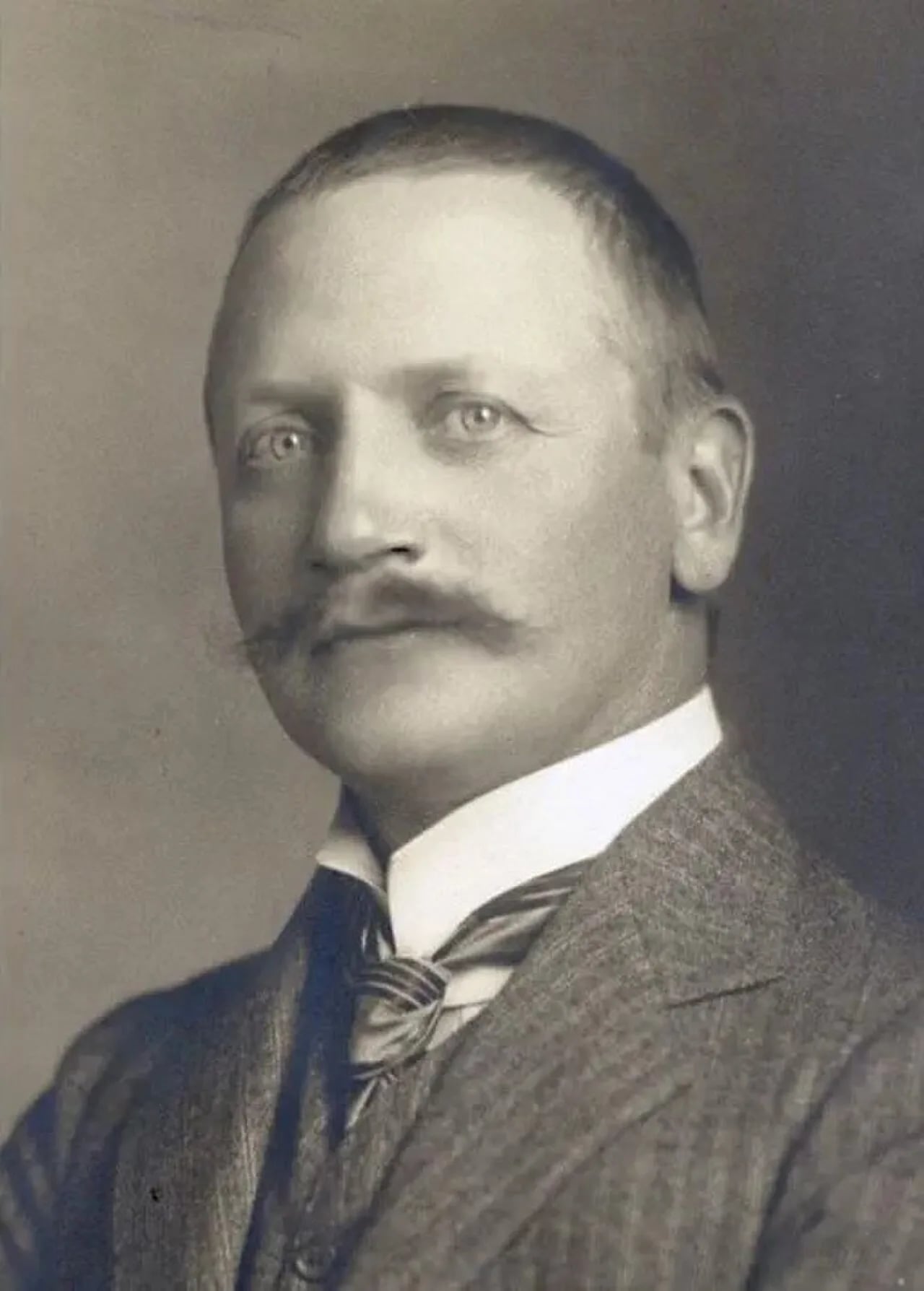 Porträt von Alexander zu Castell-Rüdenhausen (1866–1928) – Gedenkseite