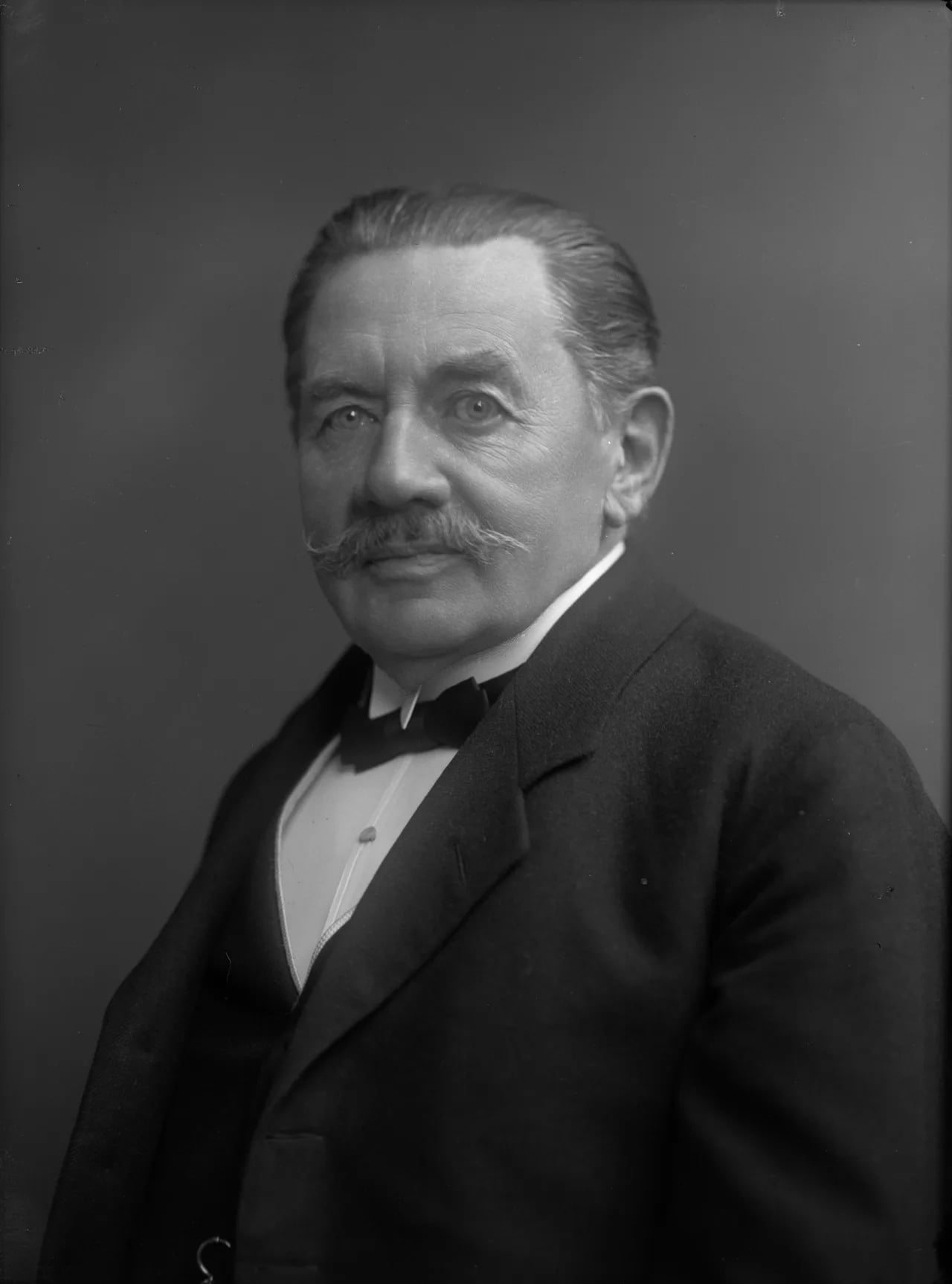 Portrait of Alfred Berg (1857–1929) – memorial page