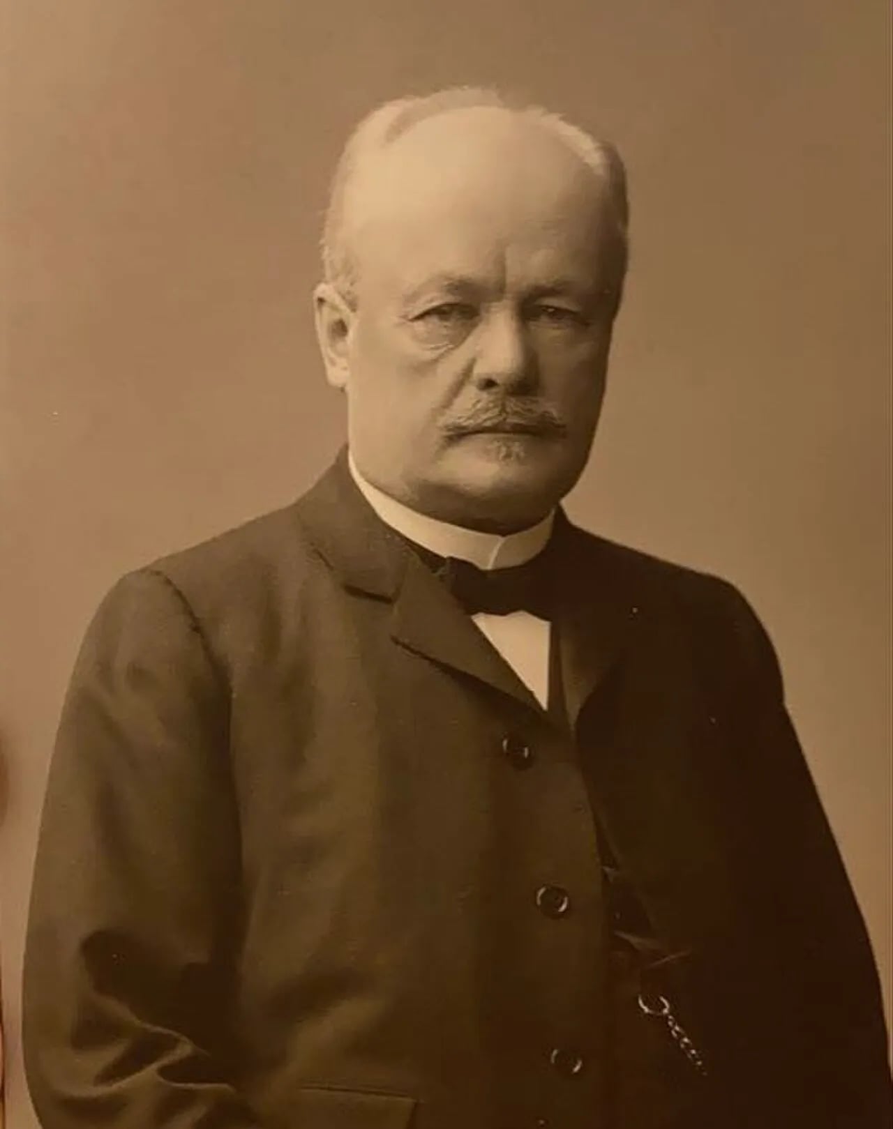 Portrait of Lars Wilhelm Bergström (1849–1922) – memorial page