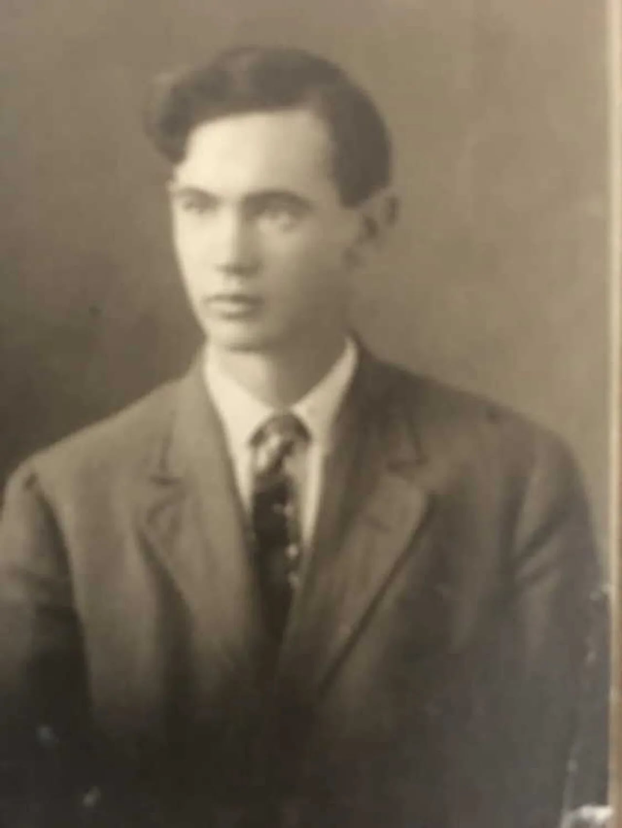 Portrait of Earl A. Thompson (1891–1967) – memorial page