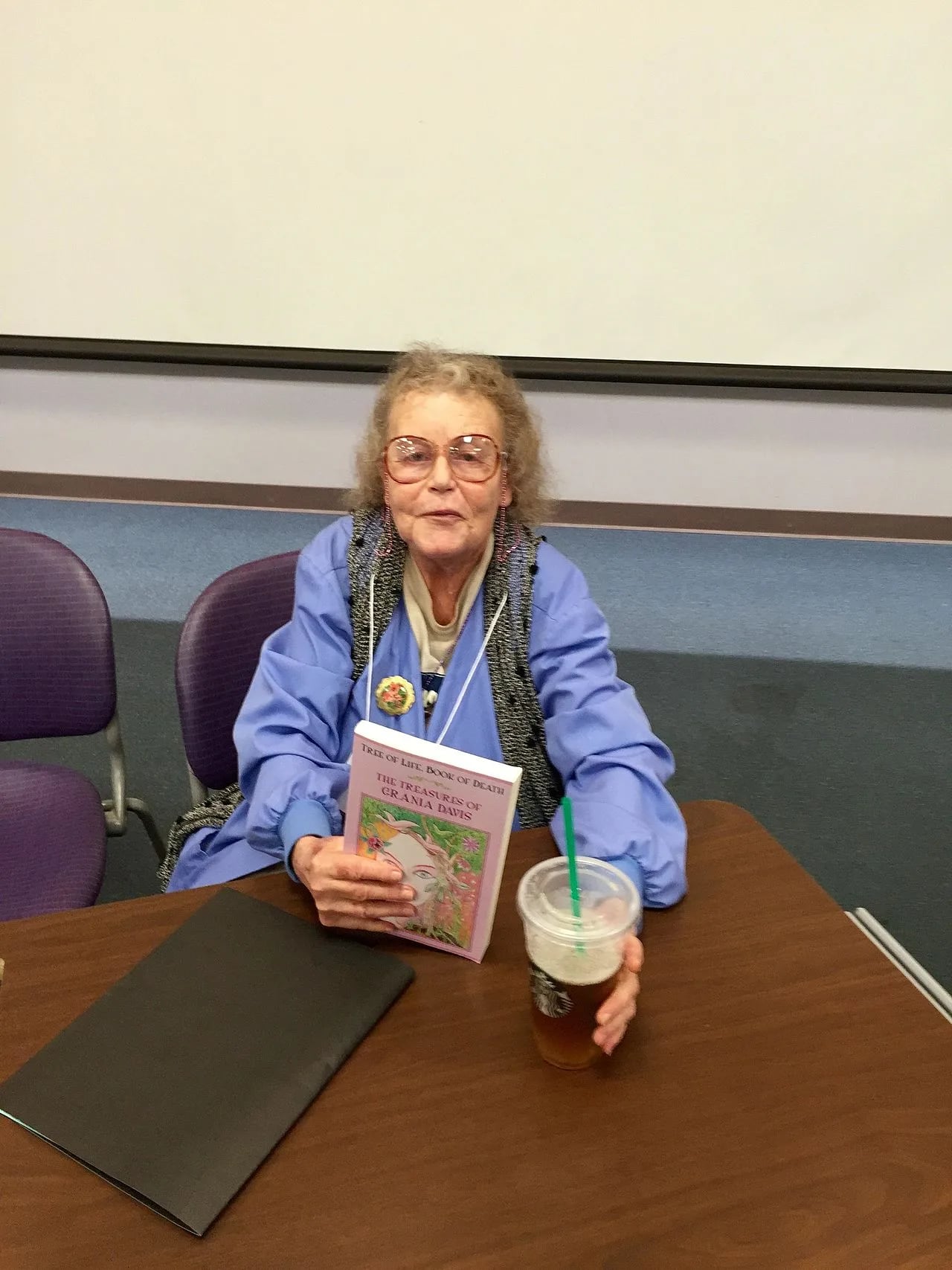 Portrait of Grania Davis (1943–2017) – memorial page