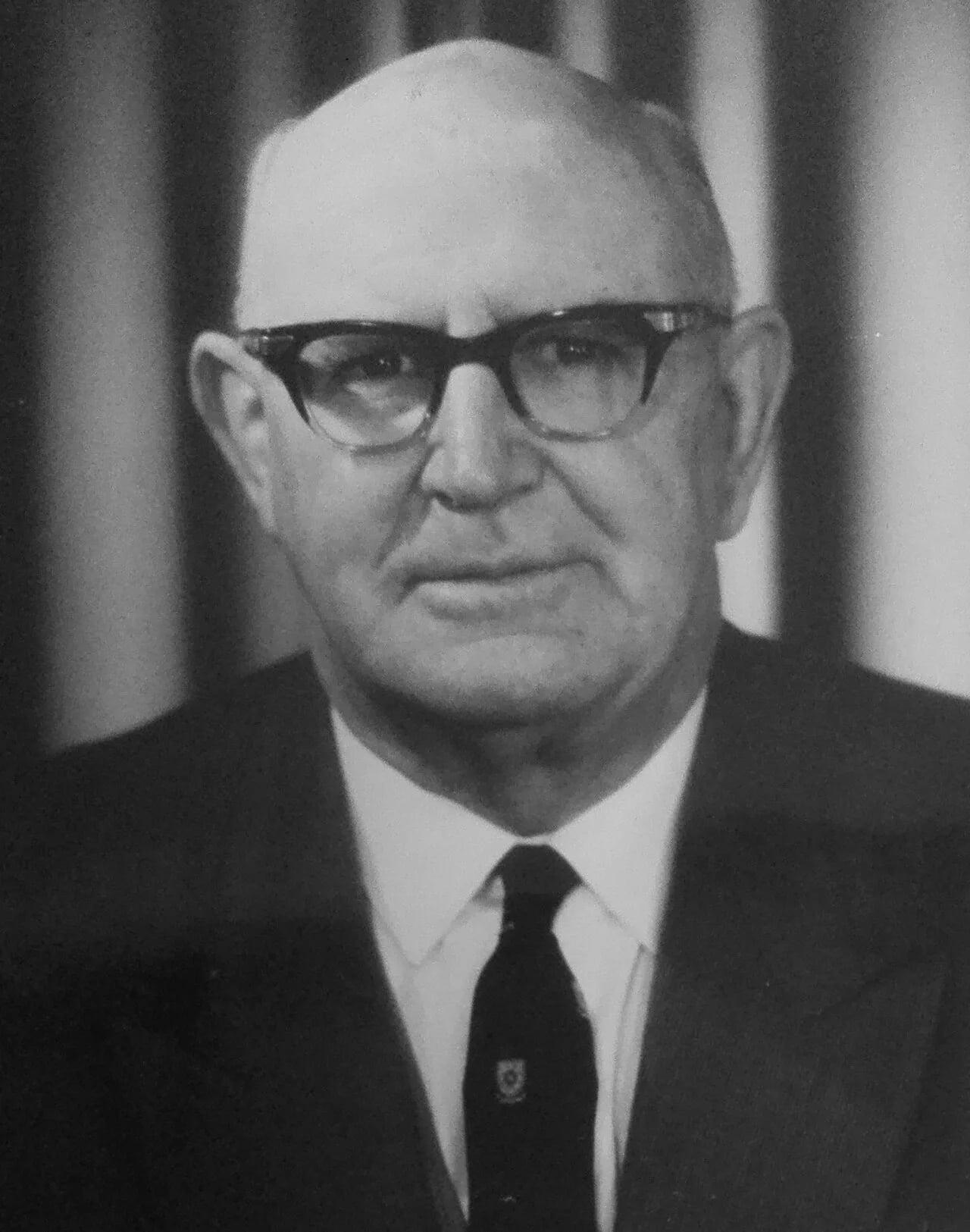 Portrait of Rolland O'Regan (1904–1992) – memorial page