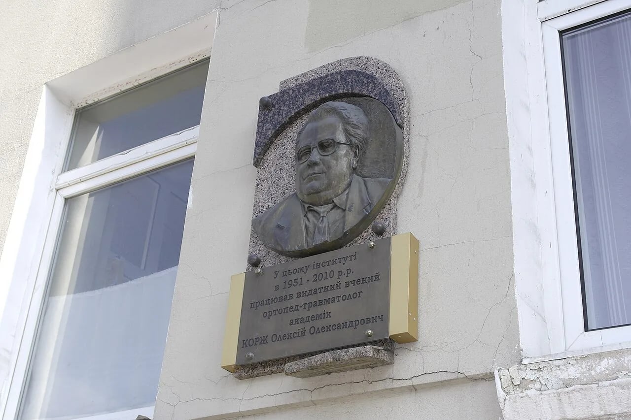 Porträt von Aleksey Korzh (1924–2010) – Gedenkseite