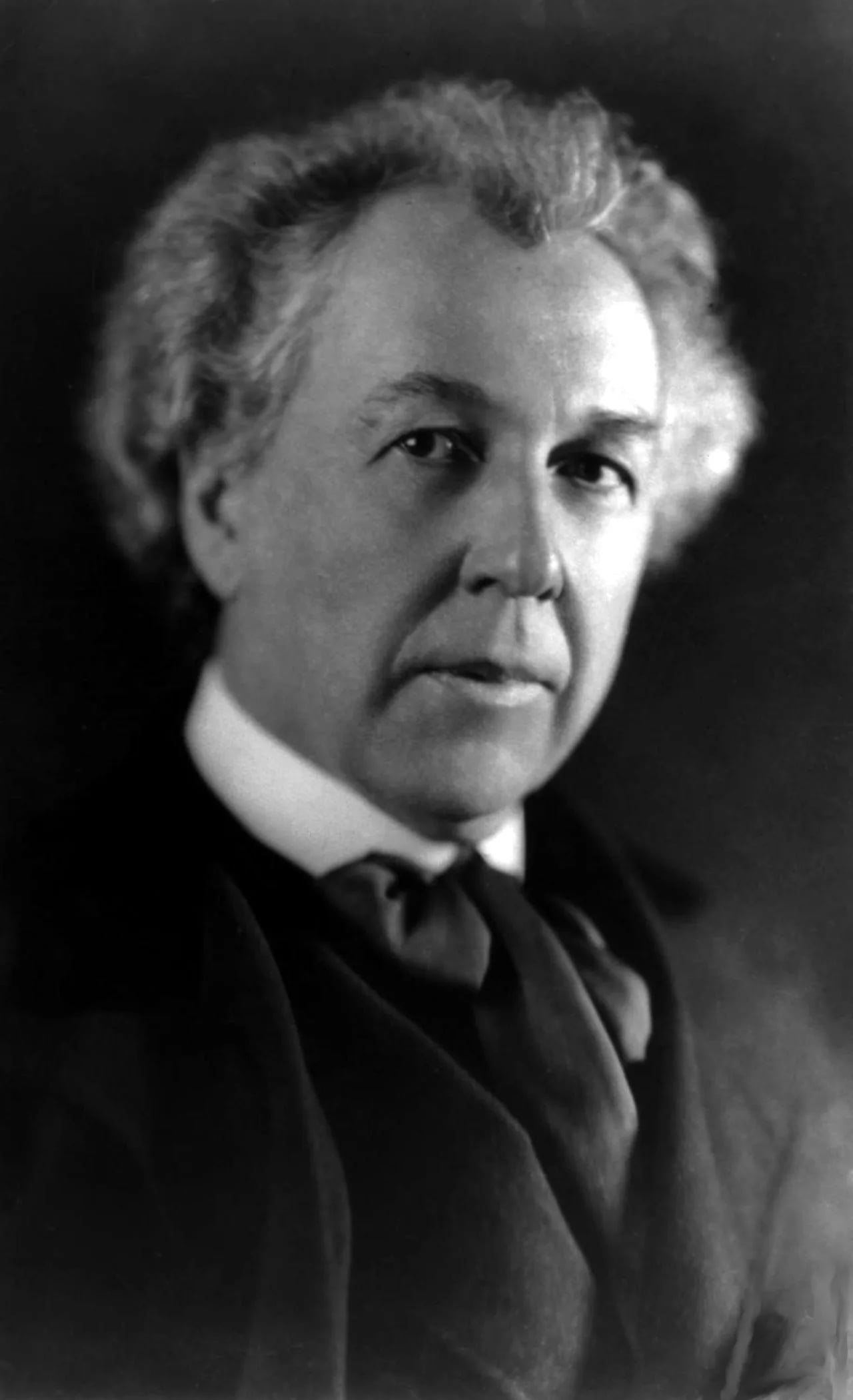 Portrait of Frank Lloyd Wright (1867–1959) – memorial page