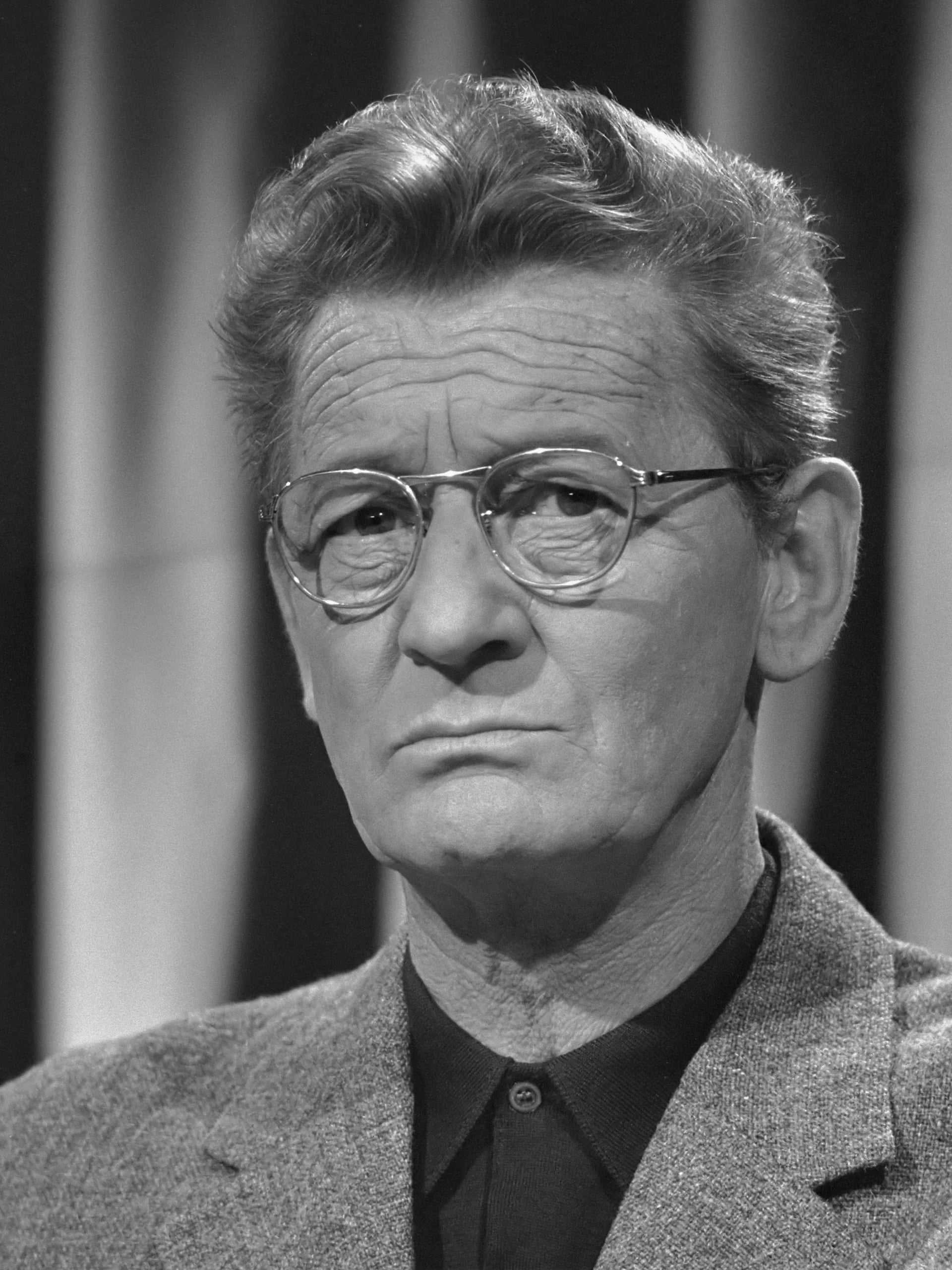 Portrait of Simon Carmiggelt (1913–1987) – memorial page