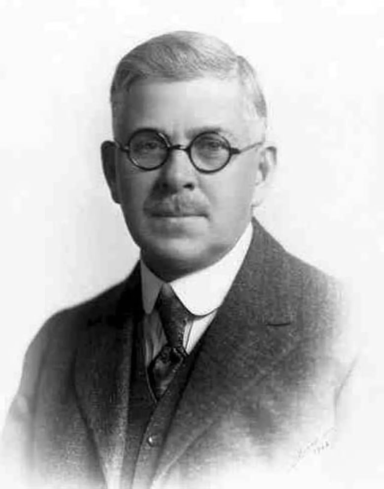 Portrait of Ransom Eli Olds (1864–1950) – memorial page