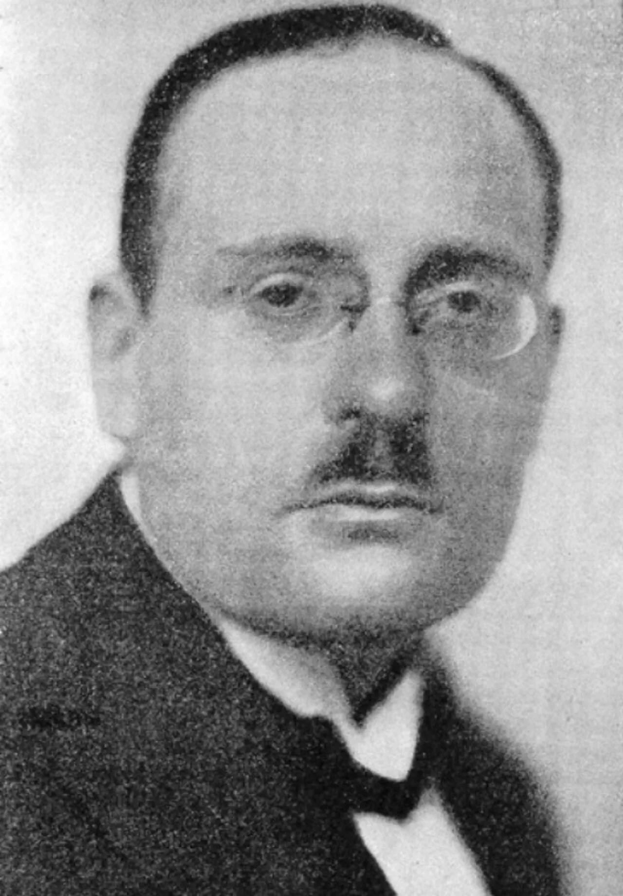 Portrait of Alphonse Hennequin (1885–1975) – memorial page