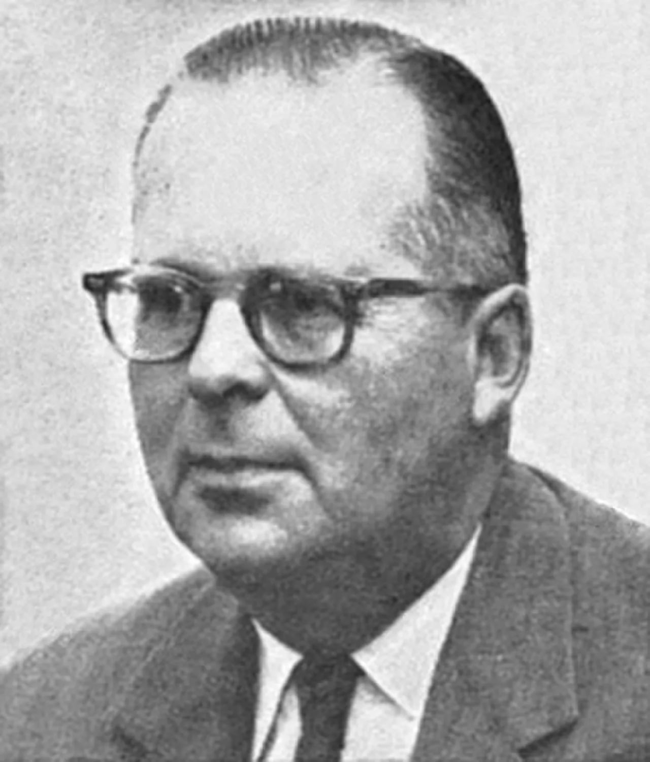 Portrait of Robert J. Corbett (1905–1971) – memorial page