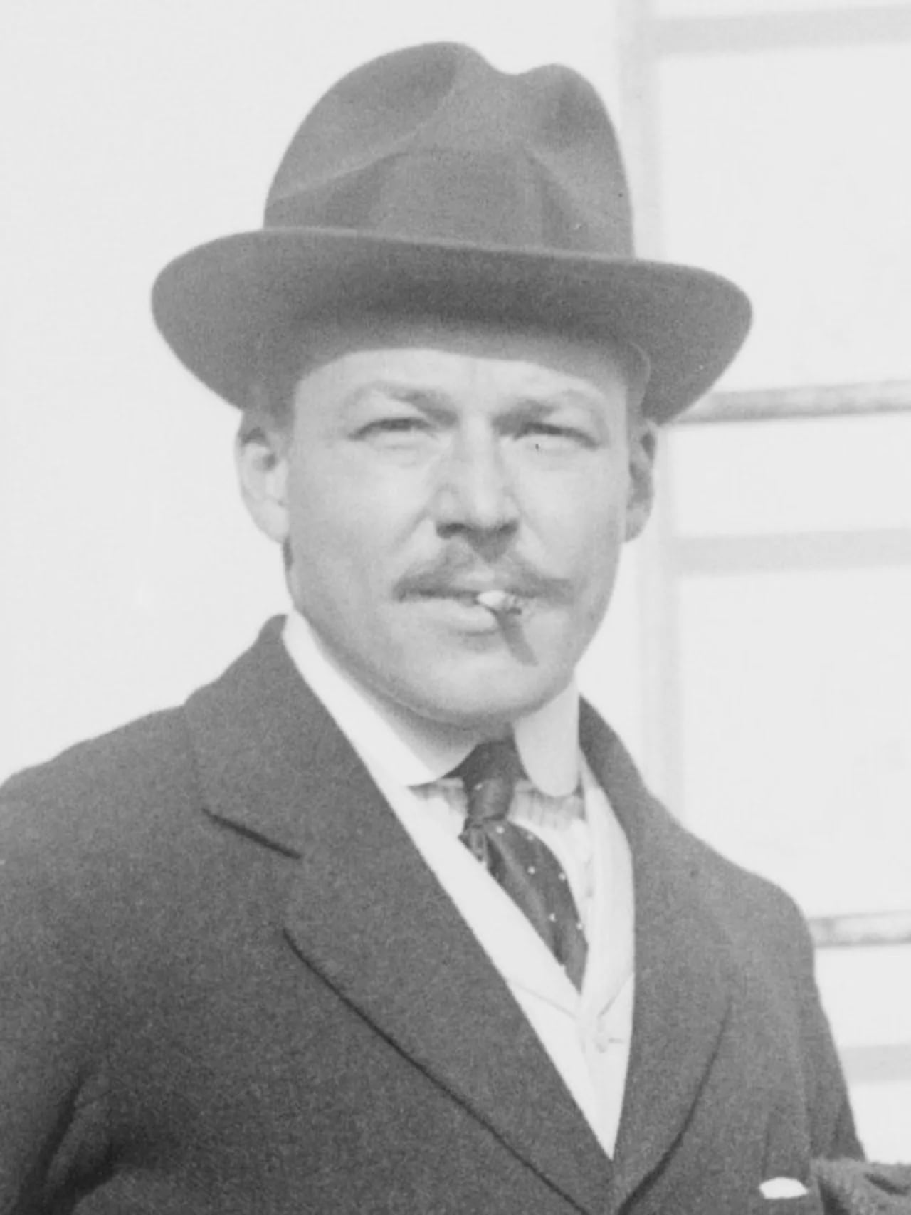 Porträt von Elliott C. Cowdin (1886–1933) – Gedenkseite