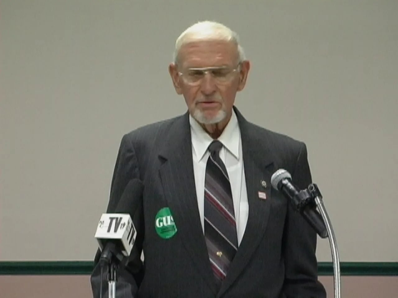 Porträt von Gus Douglass (1927–2015) – Gedenkseite