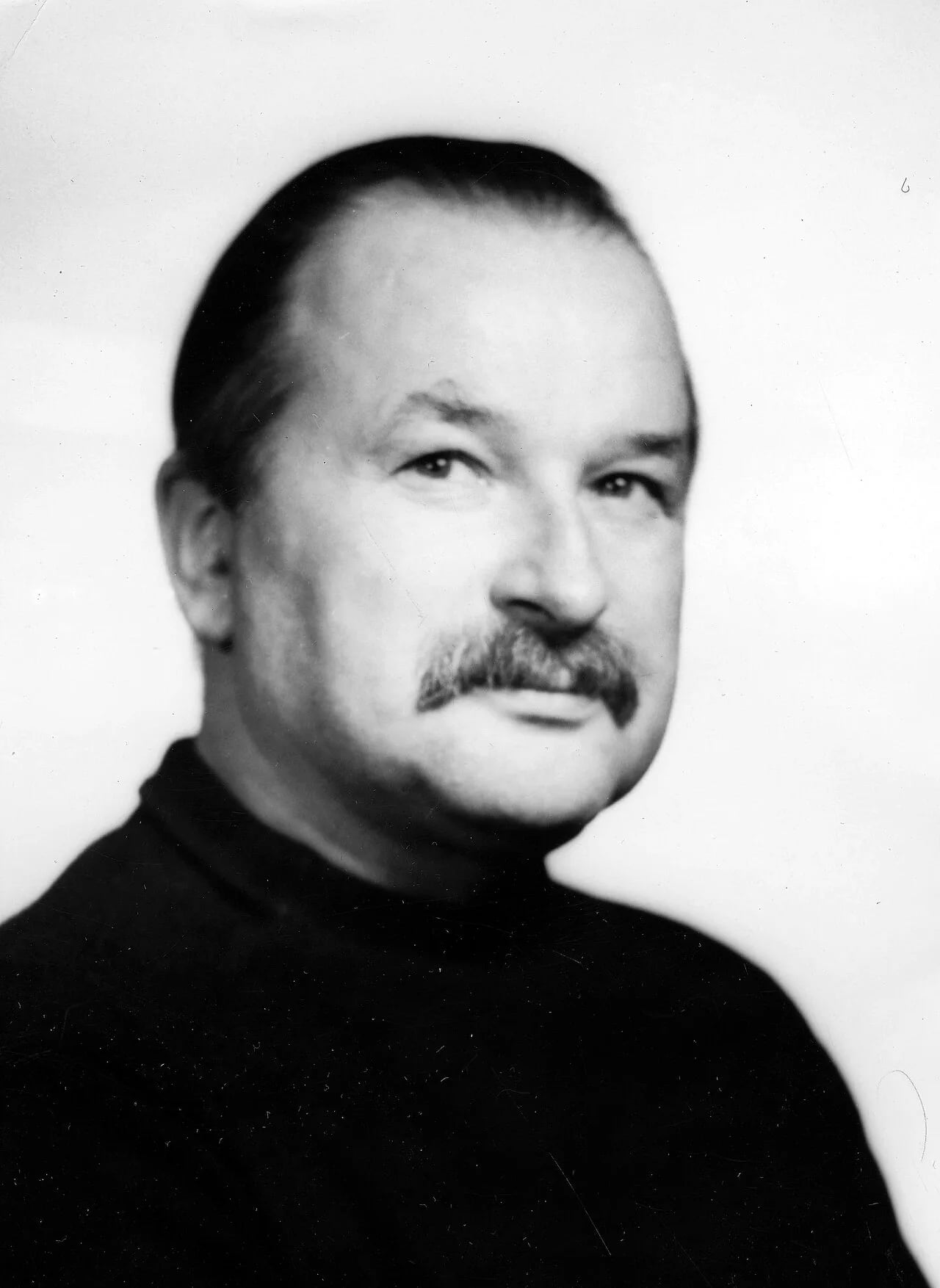 Portrait of Gustaw Lutkiewicz (1924–2017) – memorial page