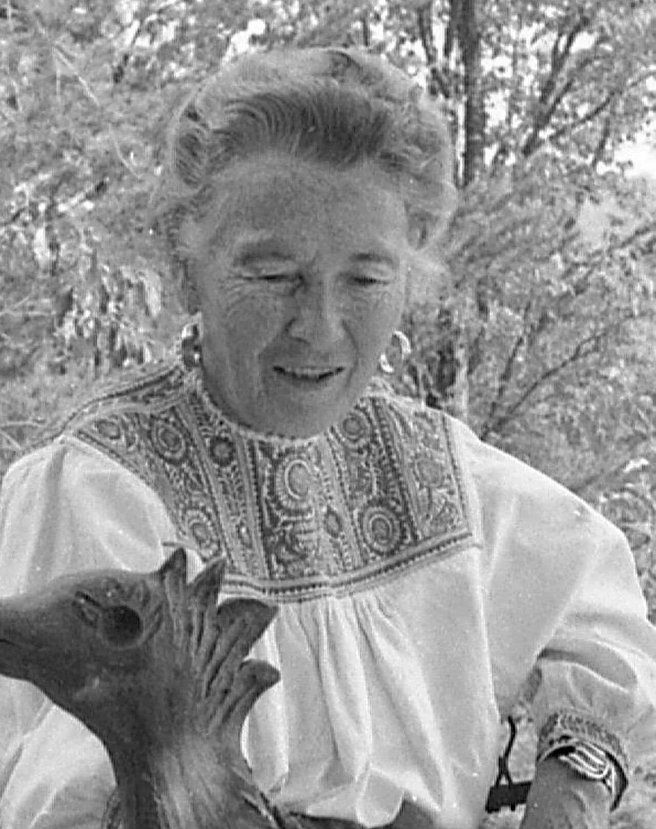 Portrait of Onya La Tour (1896–1976) – memorial page