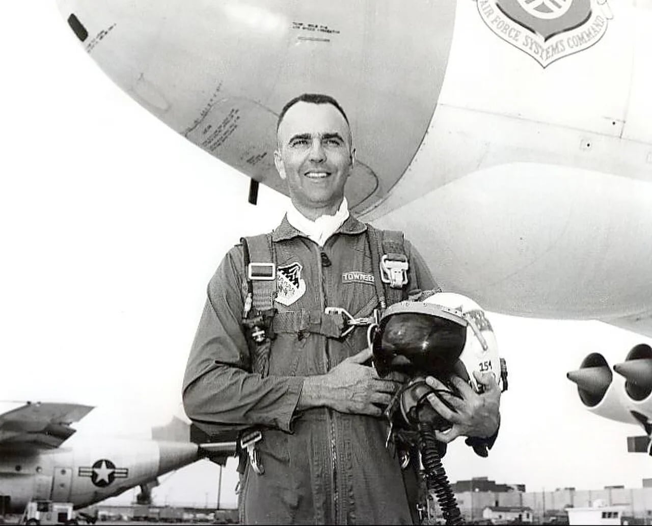 Porträt von Guy M. Townsend (1920–2011) – Gedenkseite