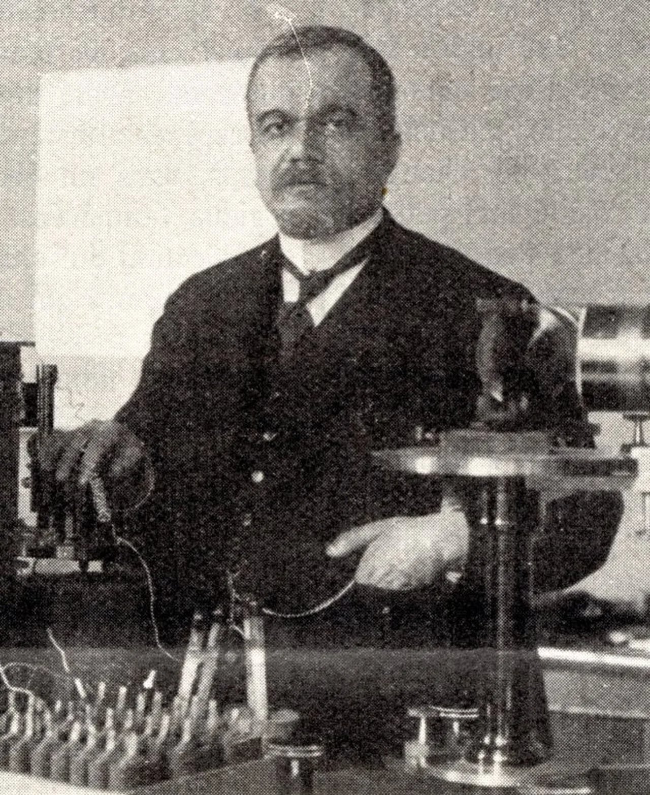 Porträt von Louis Georges Gouy (1854–1926) – Gedenkseite