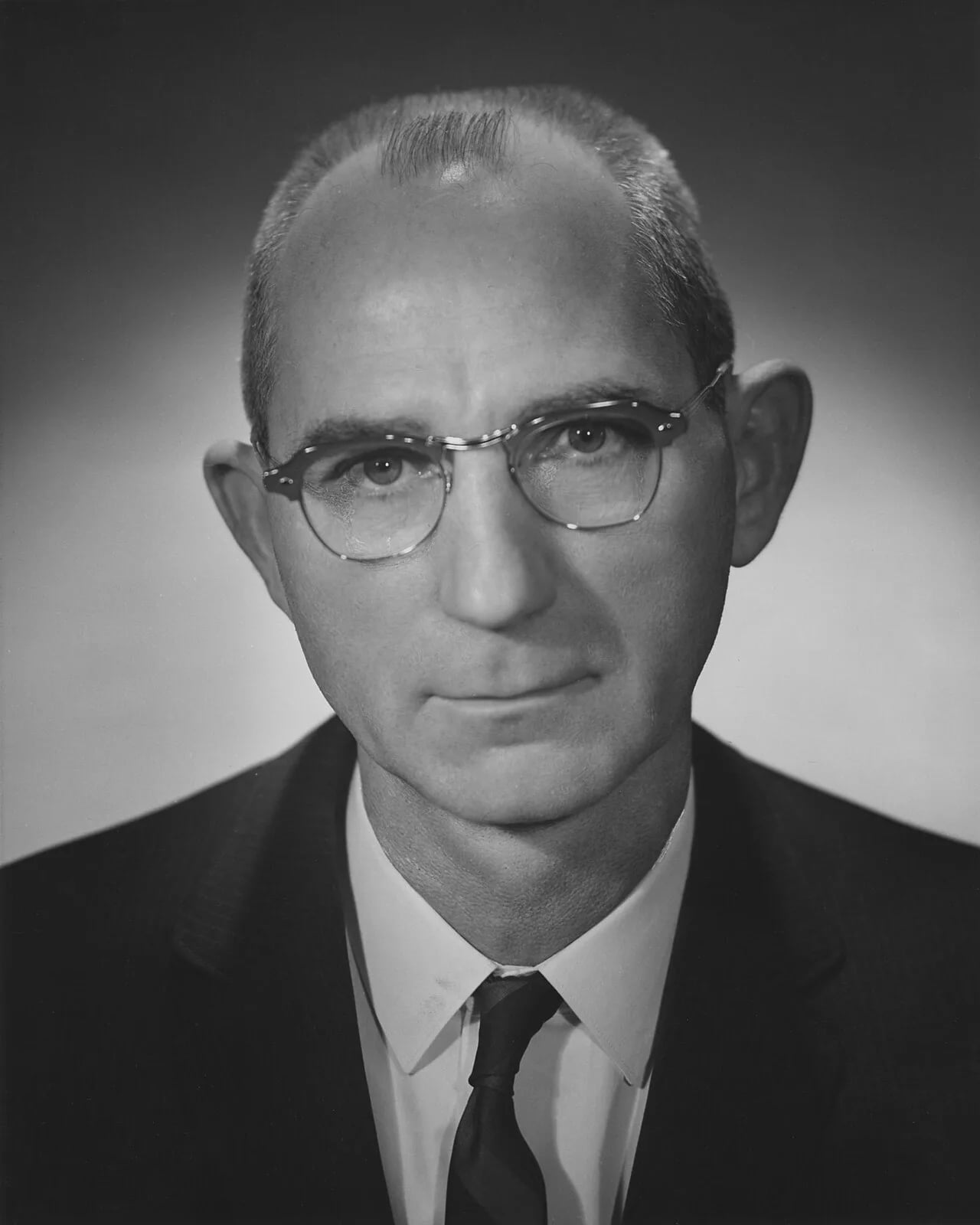 Porträt von Walter E. Heston (1909–1998) – Gedenkseite