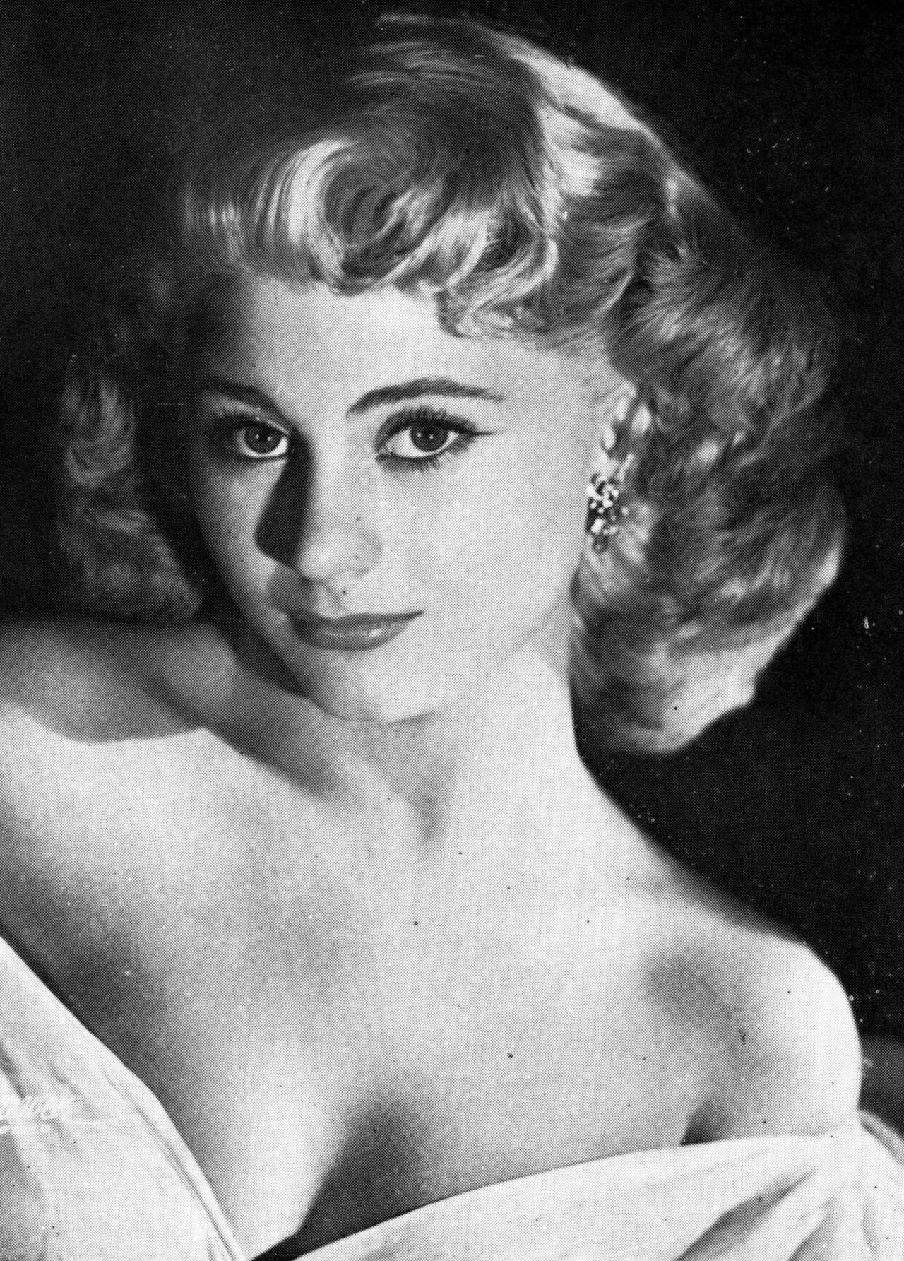 Portrait of Chula Prieto (1929–1960) – memorial page
