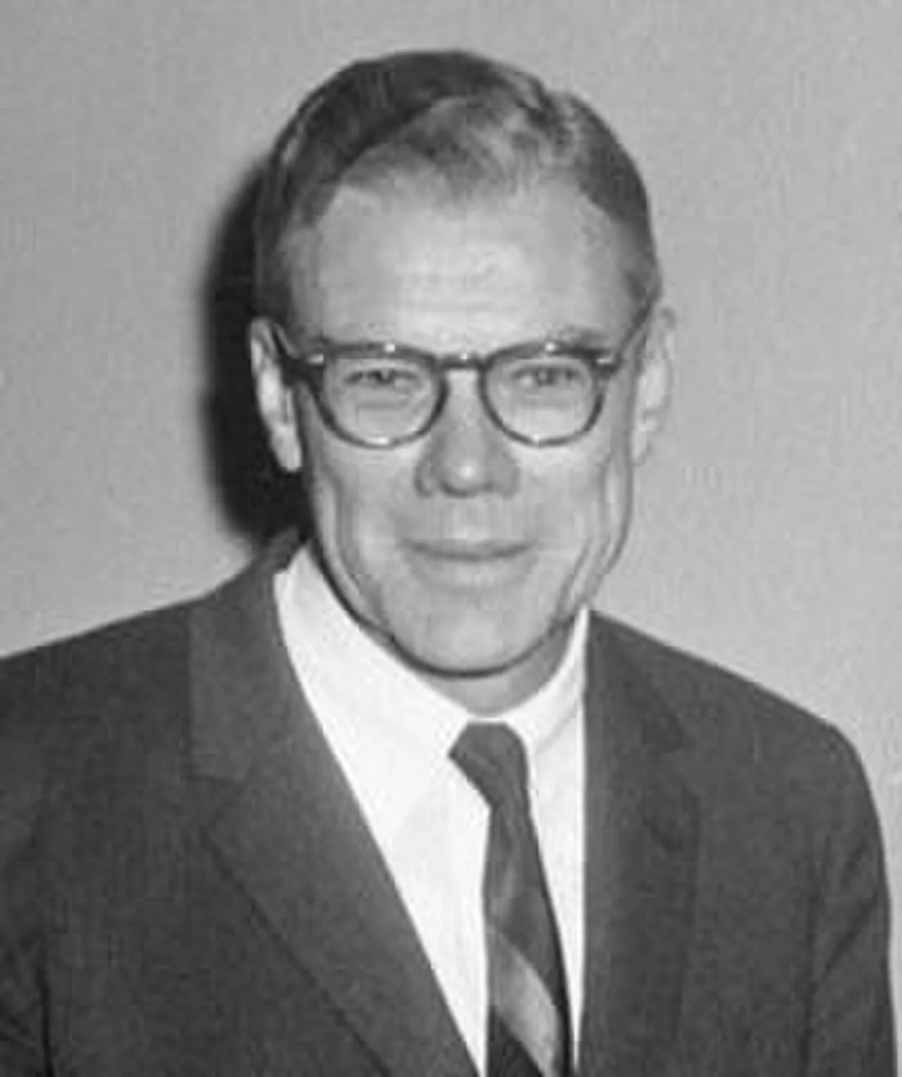 Portrait of John W. Sweeterman (1907–1998) – memorial page