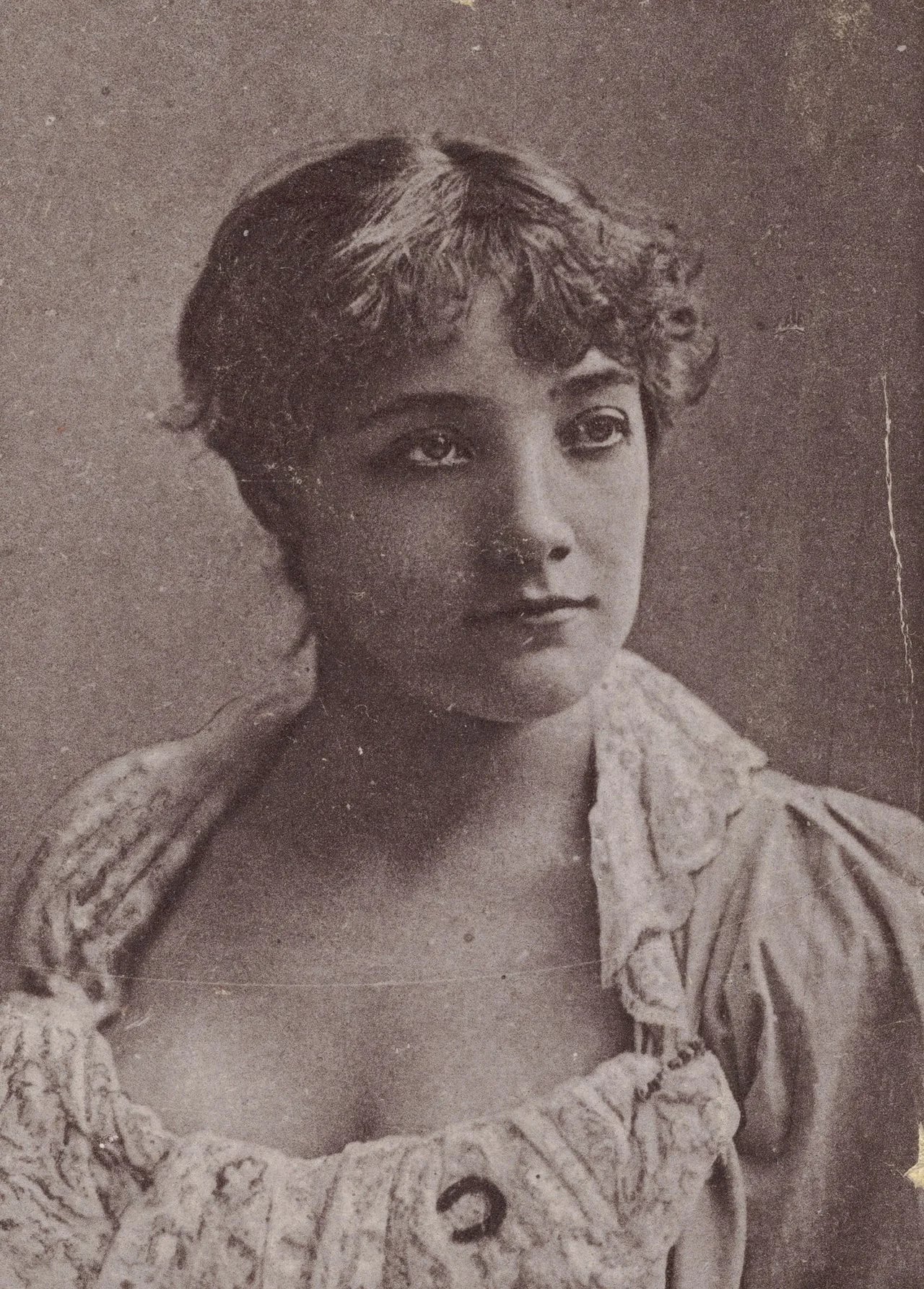 Portrait of Annie Robe (1866–1922) – memorial page