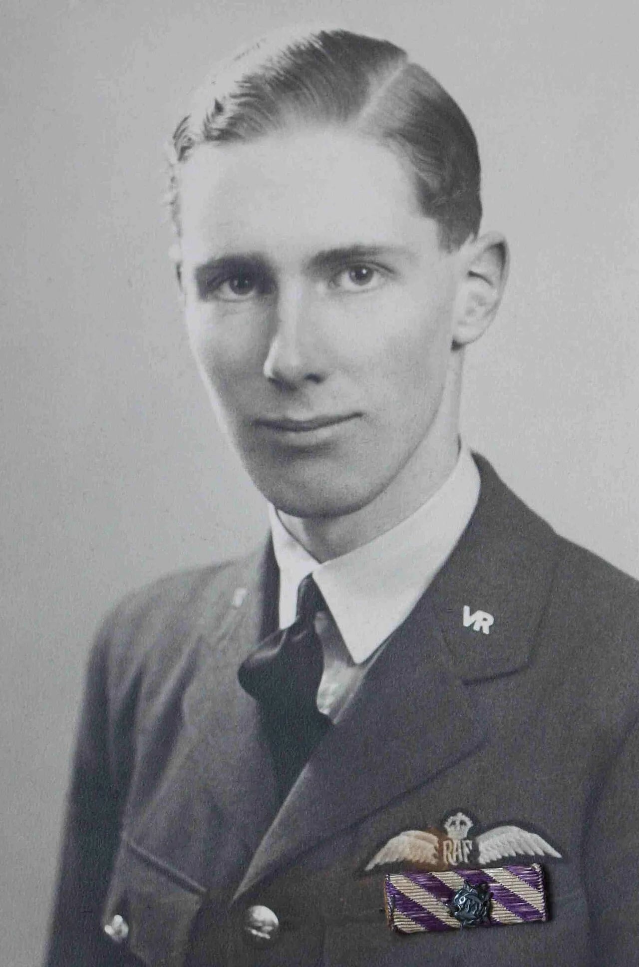 Portrait of John Vere Hopgood (1921–1943) – memorial page