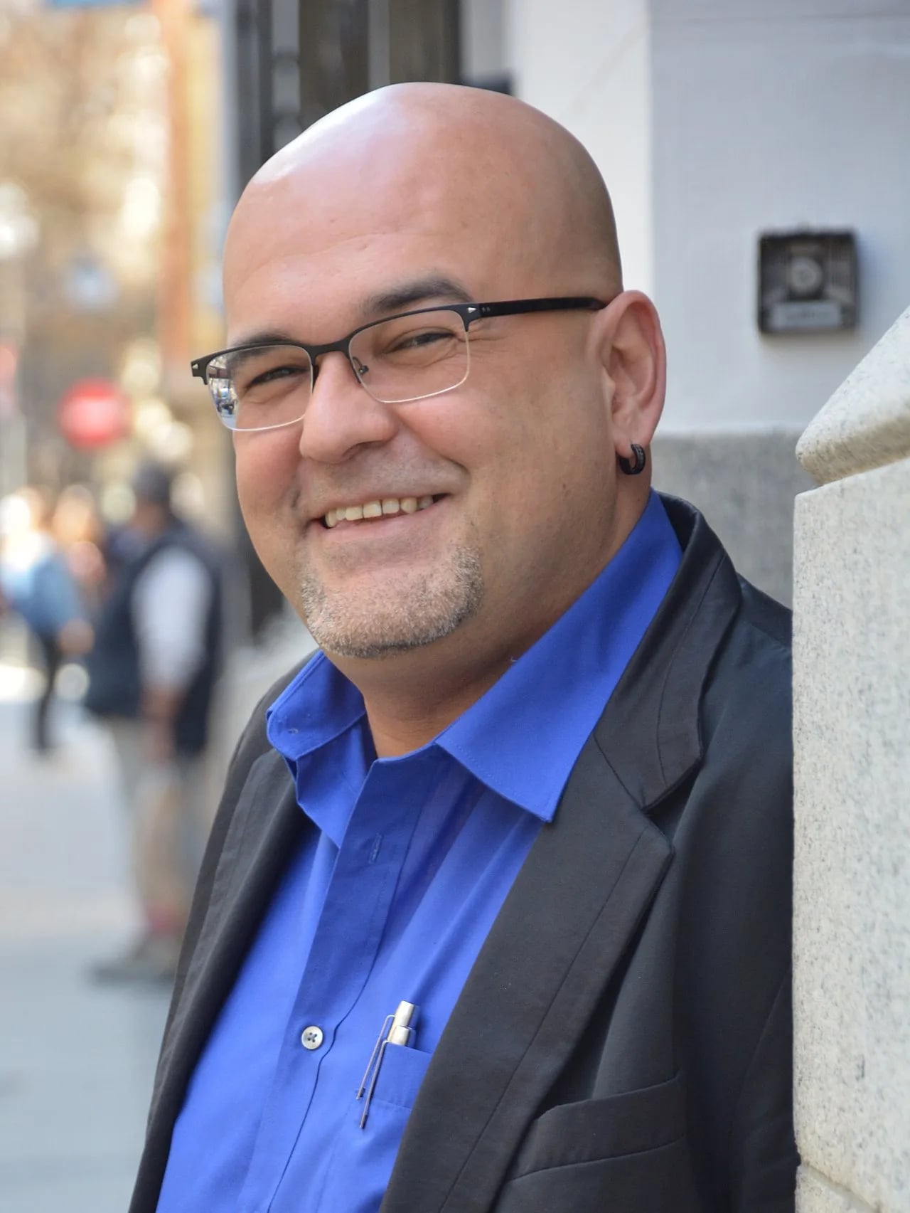 Portrait of Alexis Ravelo (1971–2023) – memorial page