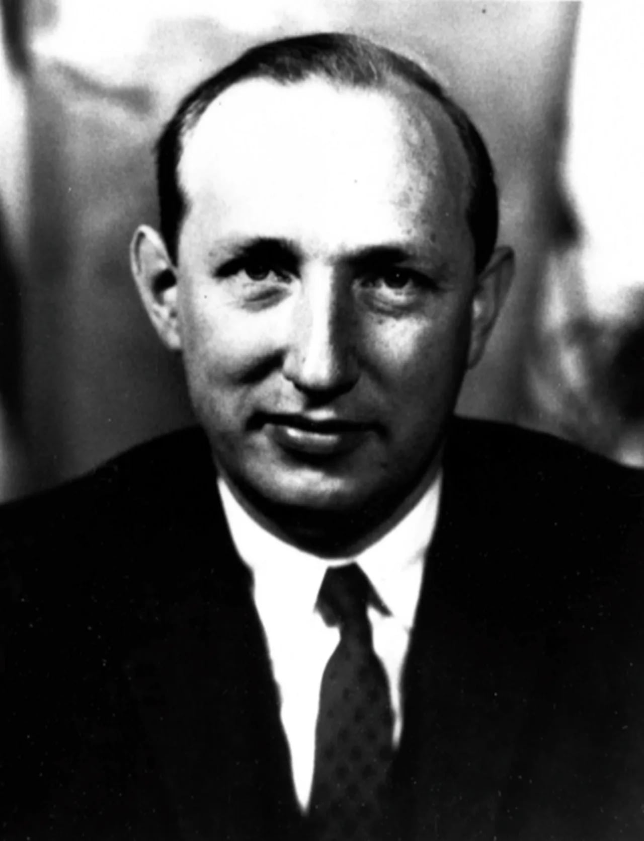 Portrait of Carlisle Runge (1920–1983) – memorial page