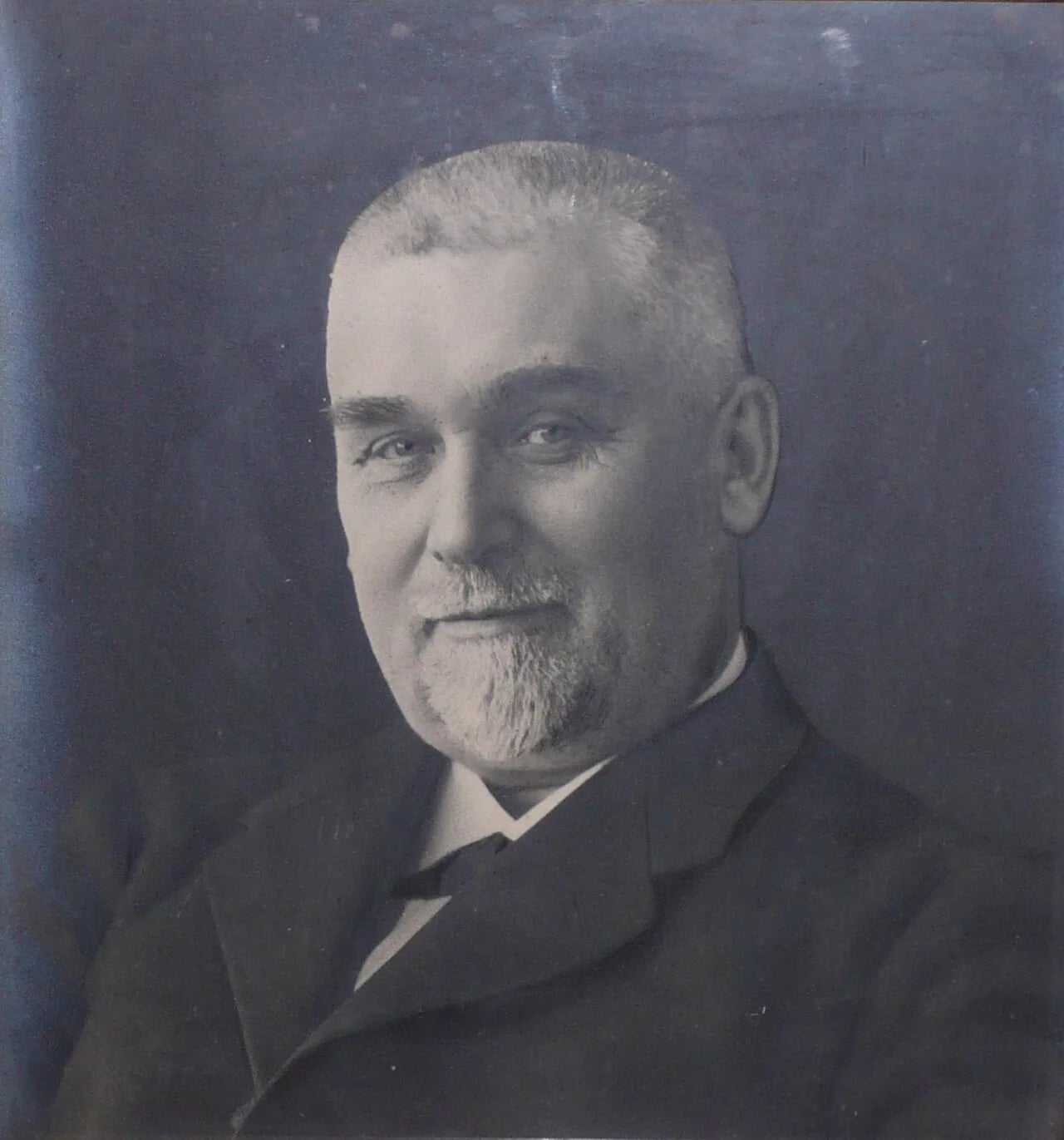 Porträt von Dmitry Hutarew (1857–1916) – Gedenkseite