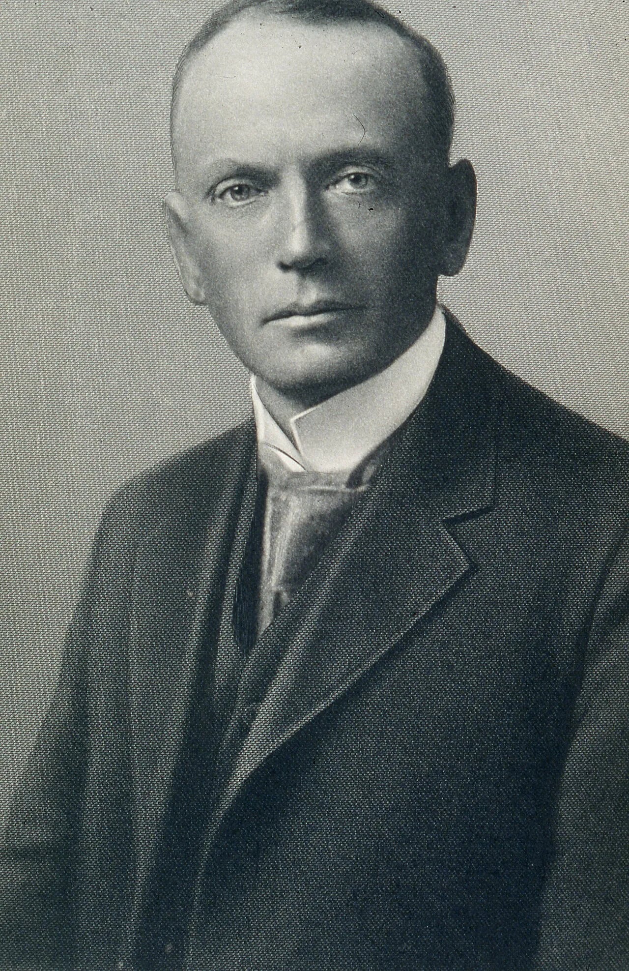 Portrait of Harry S. Day (1871–1956) – memorial page